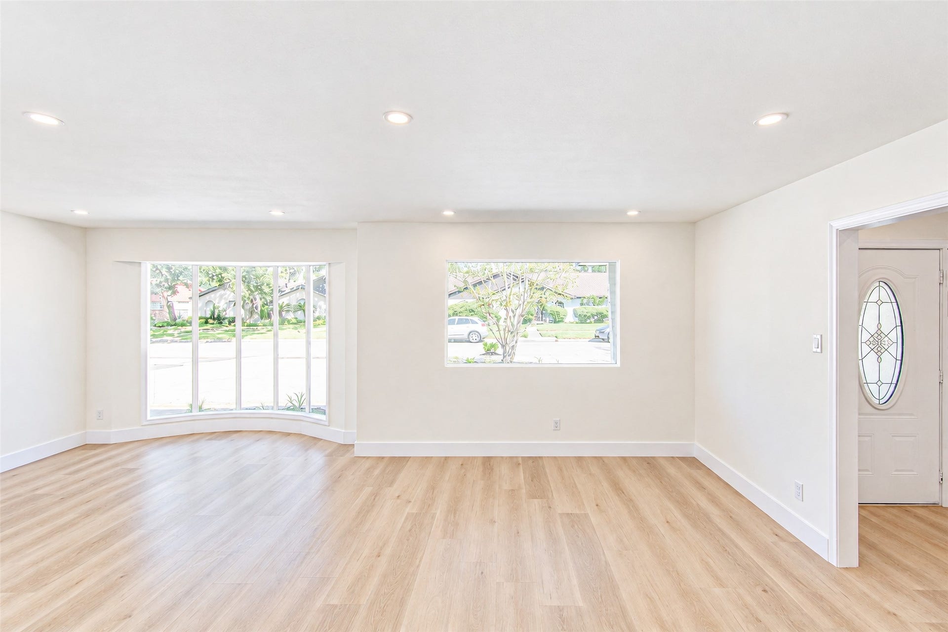 7623 Braes Meadow Drive, Houston, TX 77071 A bright and inviting space with large windows flooding the room with natural light, perfect for entertaining and creating memorable moments.