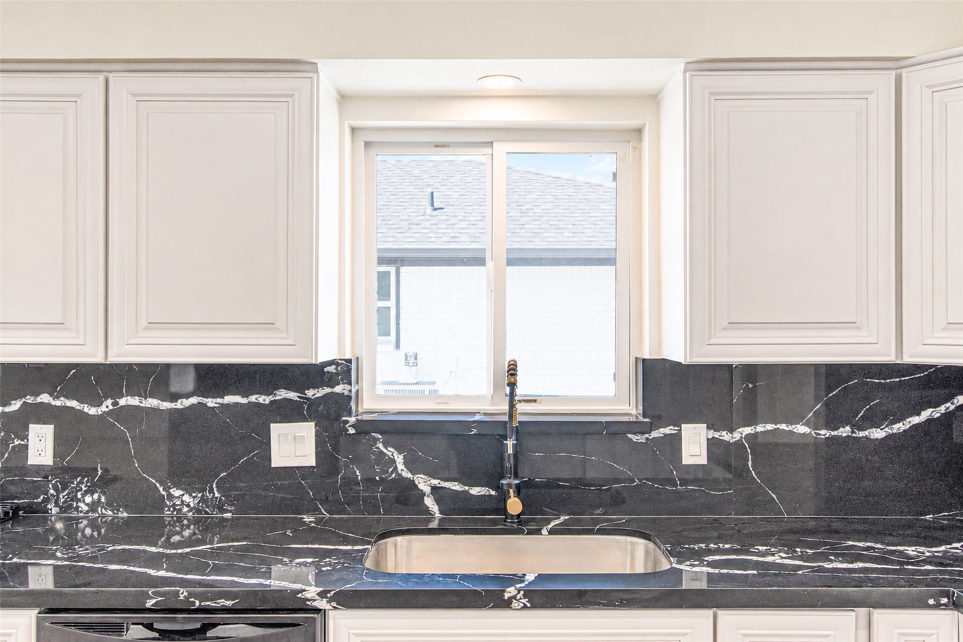 7623 Braes Meadow Drive, Houston, TX 77071 Sleek and modern, this kitchen boasts elegant quartz countertops and a matching backsplash, ideal for culinary enthusiasts.