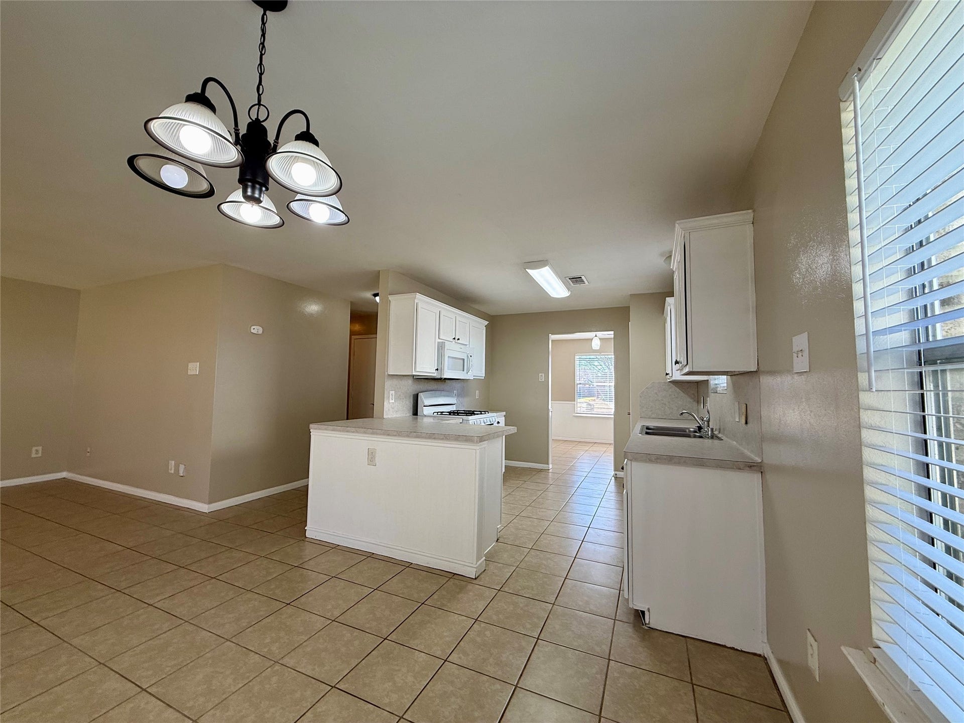 21514 Broadstone Drive, Katy, TX 77449 The kitchen seamlessly opens up to the breakfast area and living room.