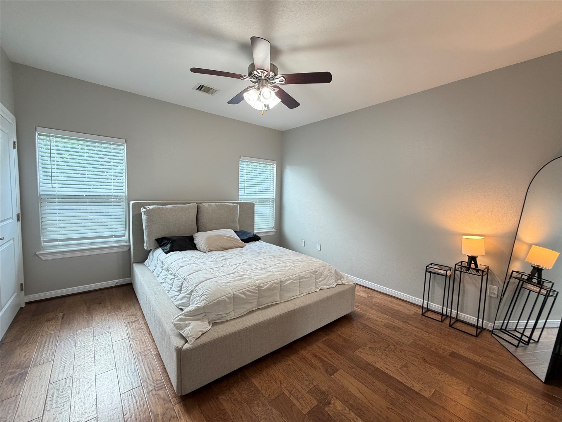 1130 10th Street, Dickinson, TX 77539 1130 10th Street, Dickinson, TX 77539