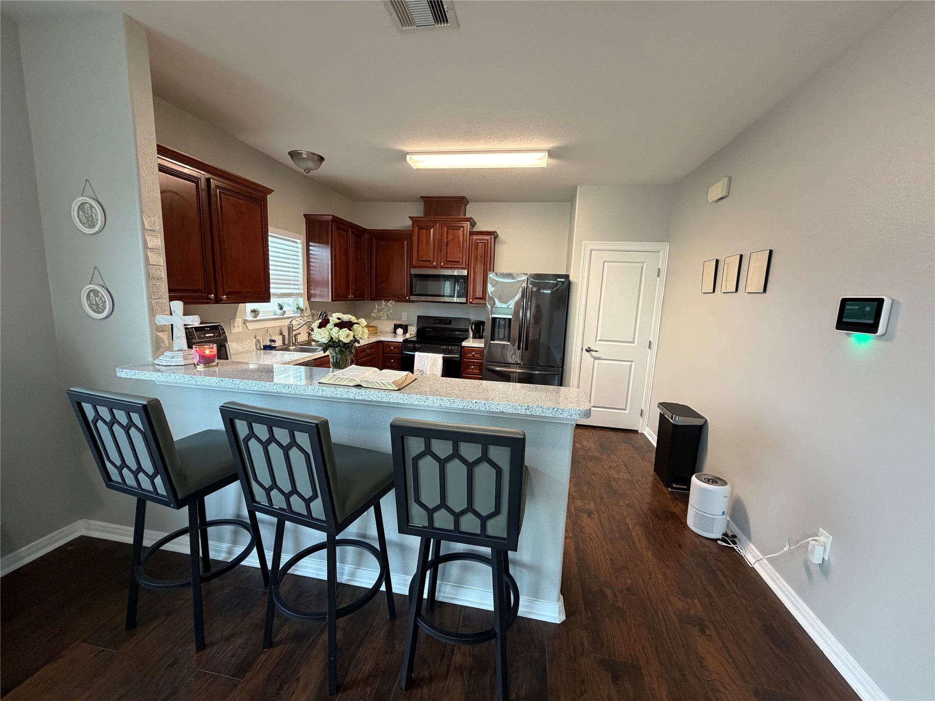 1130 10th Street, Dickinson, TX 77539 1130 10th Street, Dickinson, TX 77539