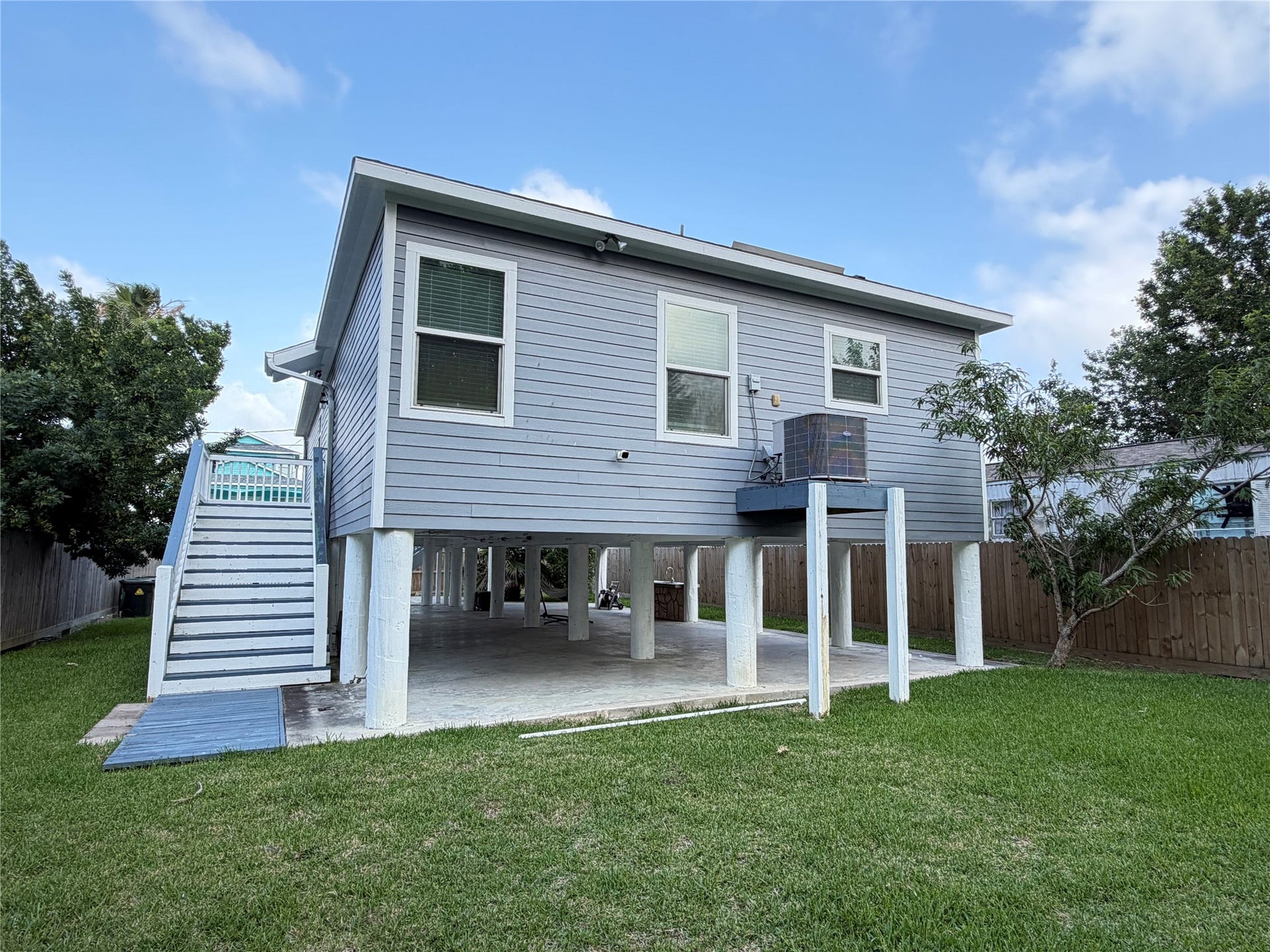 1130 10th Street, Dickinson, TX 77539 1130 10th Street, Dickinson, TX 77539