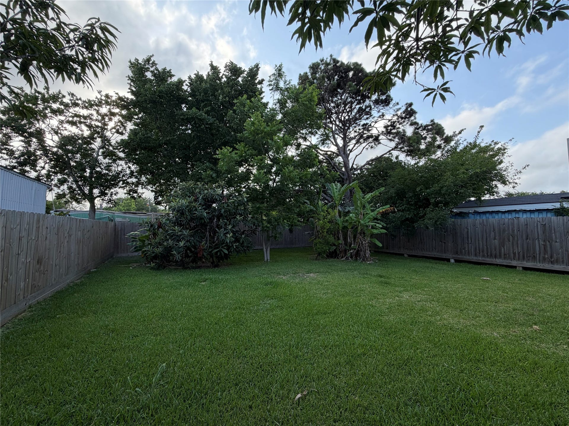 1130 10th Street, Dickinson, TX 77539 1130 10th Street, Dickinson, TX 77539