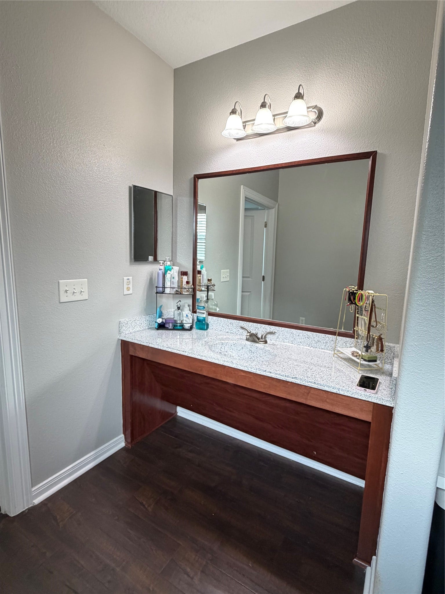 1130 10th Street, Dickinson, TX 77539 1130 10th Street, Dickinson, TX 77539