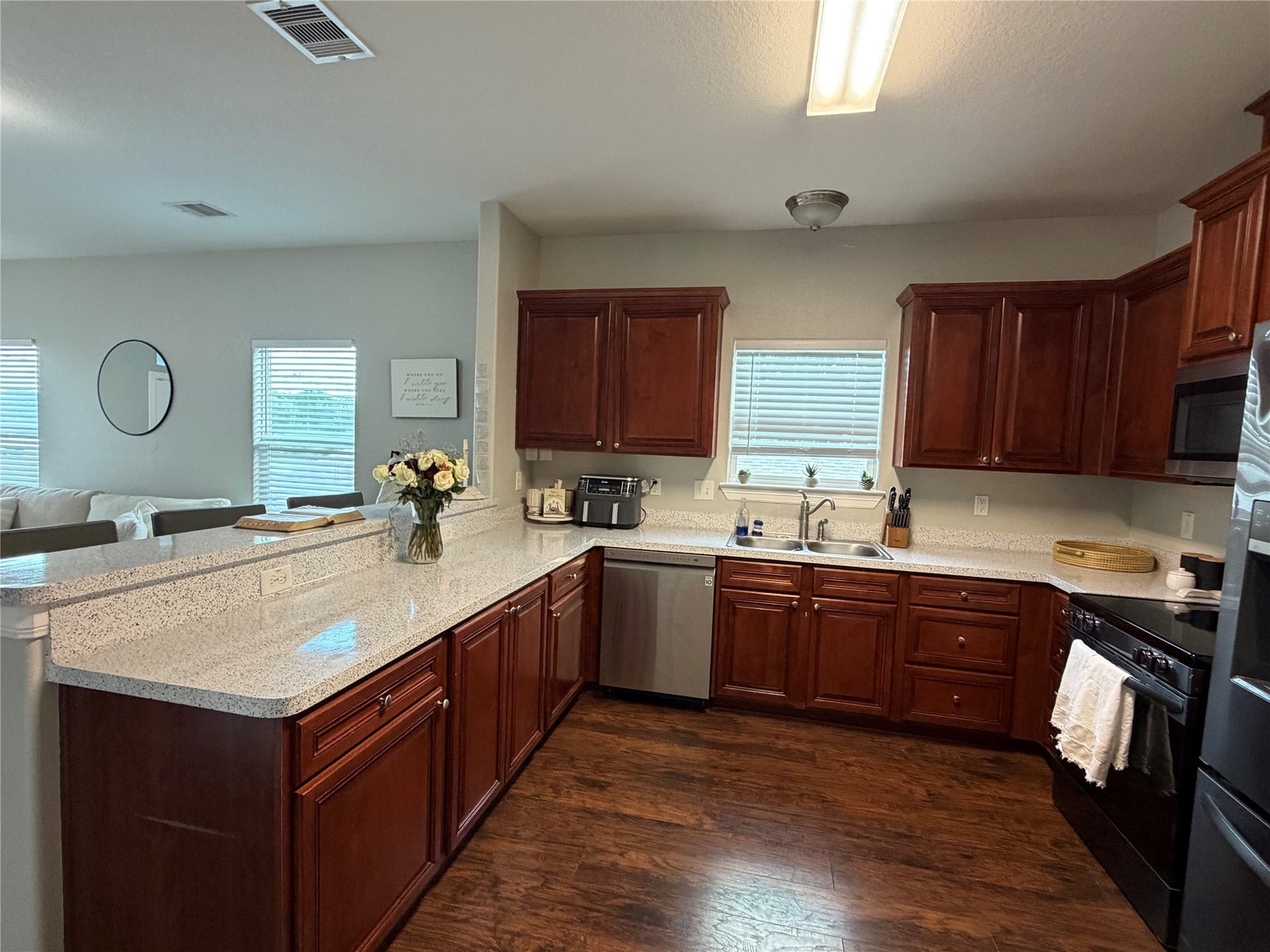 1130 10th Street, Dickinson, TX 77539 1130 10th Street, Dickinson, TX 77539