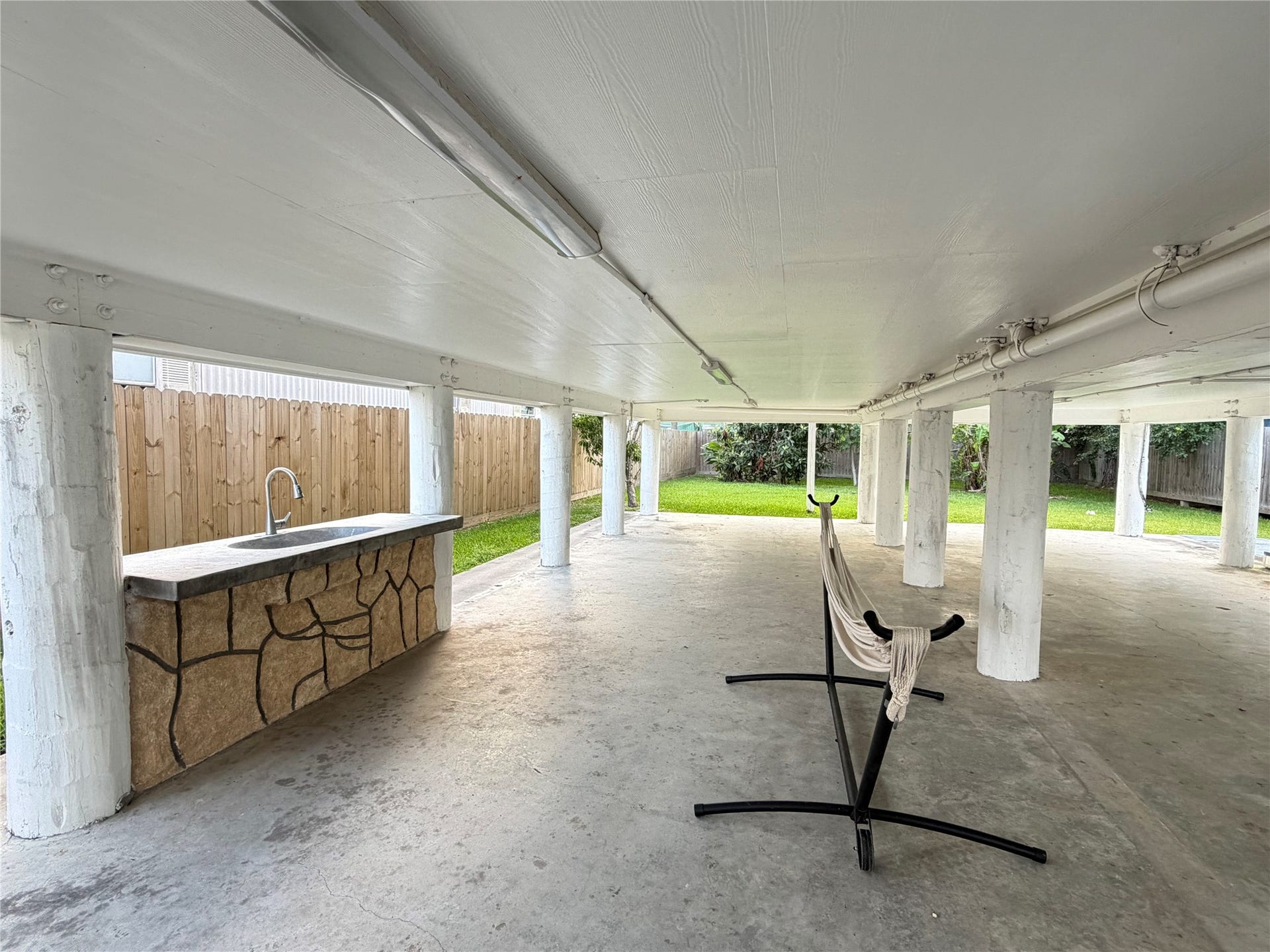 1130 10th Street, Dickinson, TX 77539 1130 10th Street, Dickinson, TX 77539