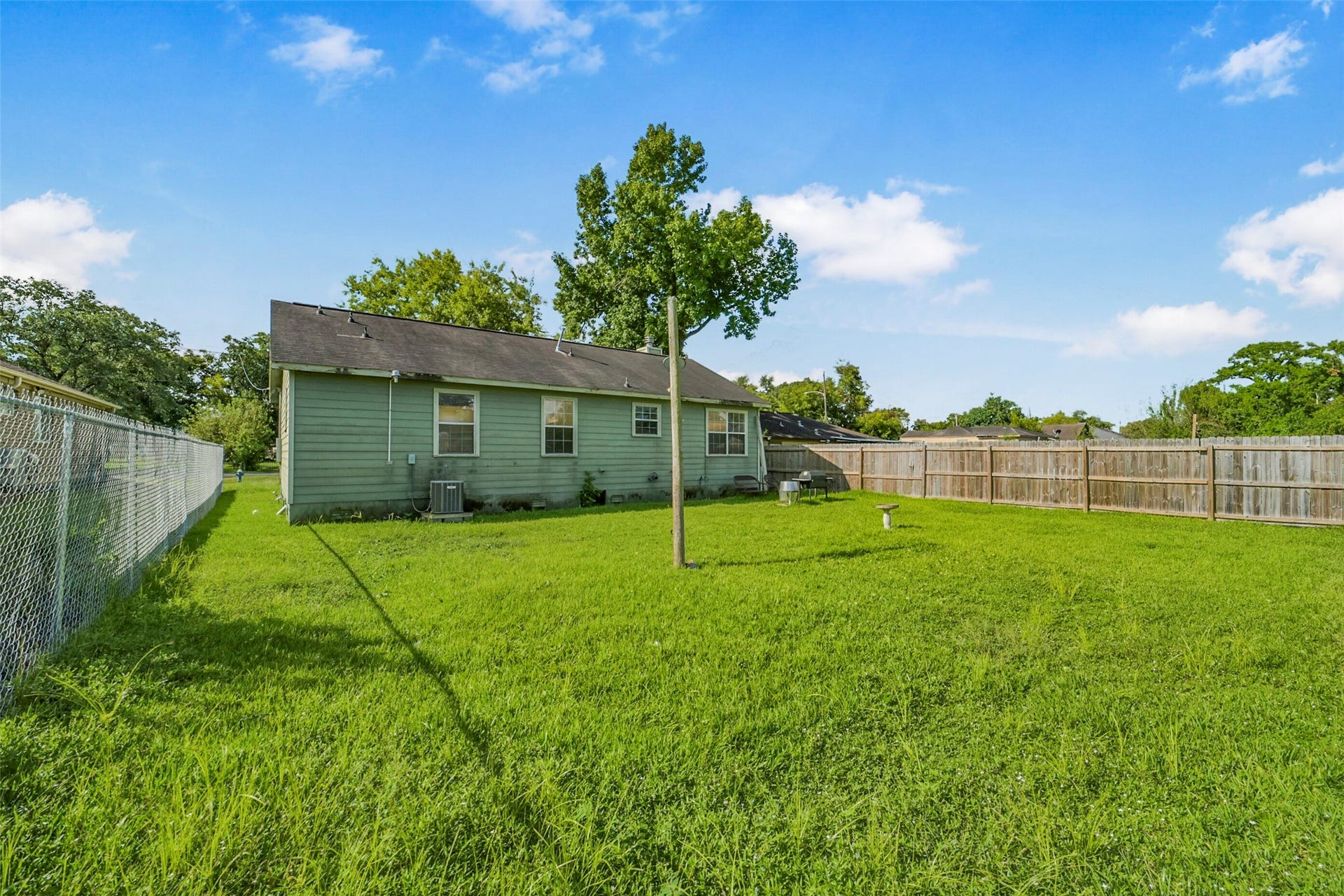 3421 Hardie Street, Houston, TX 77026 3421 Hardie Street, Houston, TX 77026