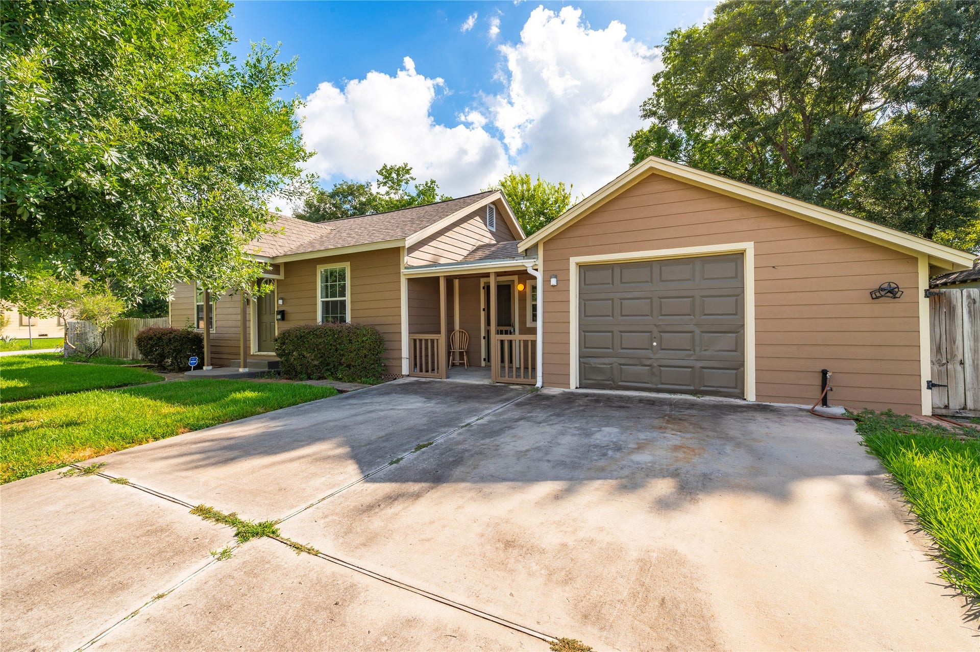 322 N Logan Street, Texas City, TX 77590 322 N Logan Street, Texas City, TX 77590