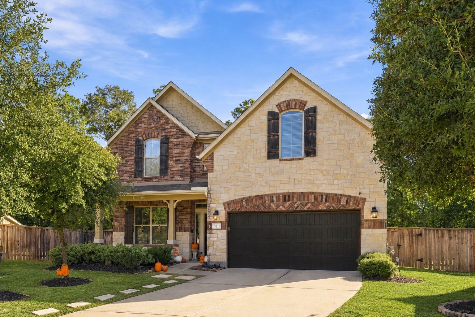 3152 Copeland Bend, Conroe, TX 77301 Welcome to Ladera Creek, where classic brick and stone set the tone for everything waiting inside.