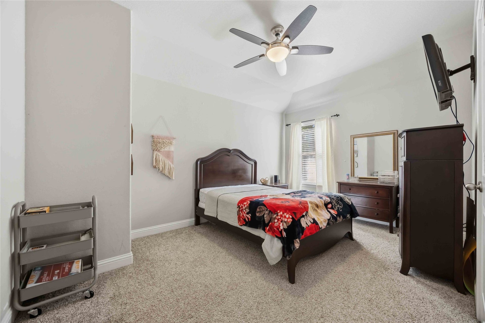 3152 Copeland Bend, Conroe, TX 77301 Plush carpet and a ceiling fan make this generously sized bedroom a comfortable retreat.