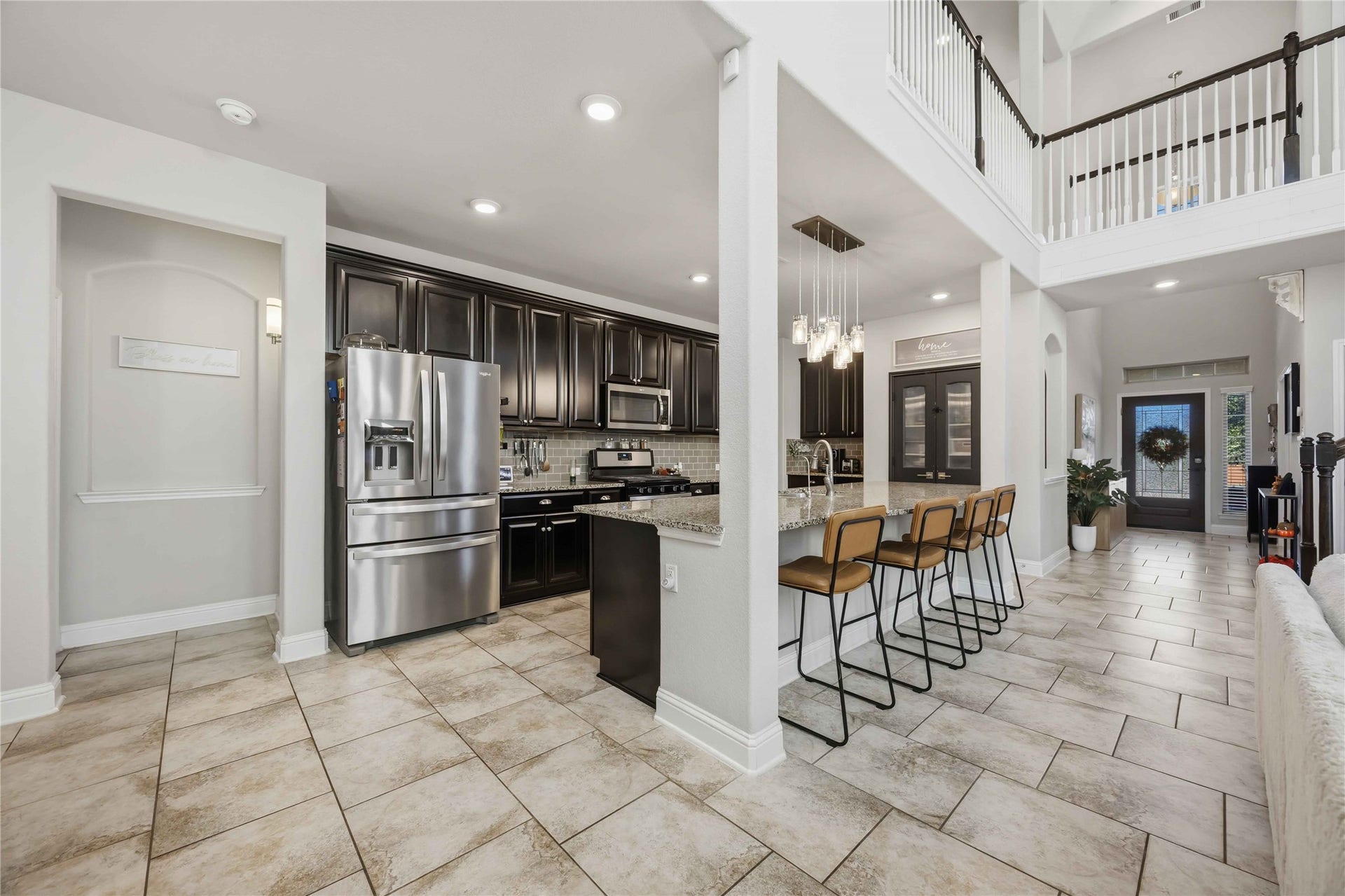 3152 Copeland Bend, Conroe, TX 77301 Gleaming stainless appliances and a breakfast bar make the kitchen easy to love from day one.