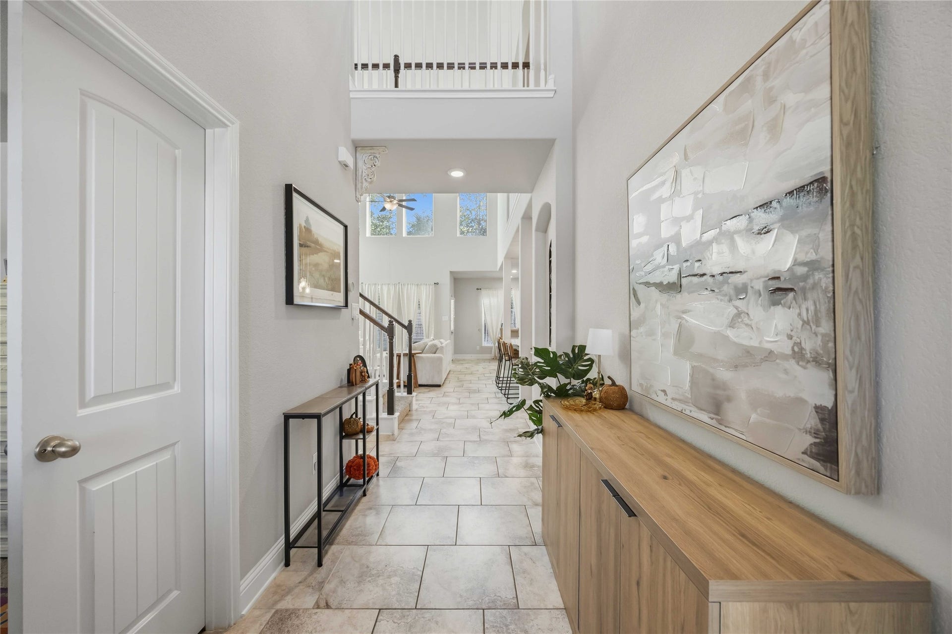 3152 Copeland Bend, Conroe, TX 77301 Step inside and the bright foyer draws your eye straight up to soaring ceilings ahead.