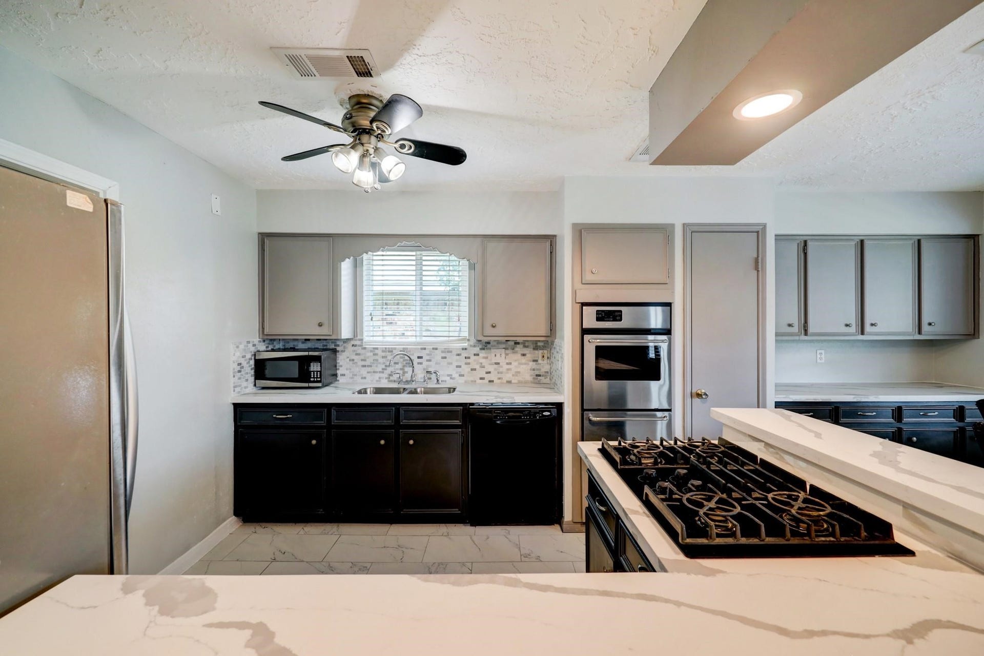 12126 Meadowhollow Drive, Stafford, TX 77477 12126 Meadowhollow Drive, Stafford, TX 77477