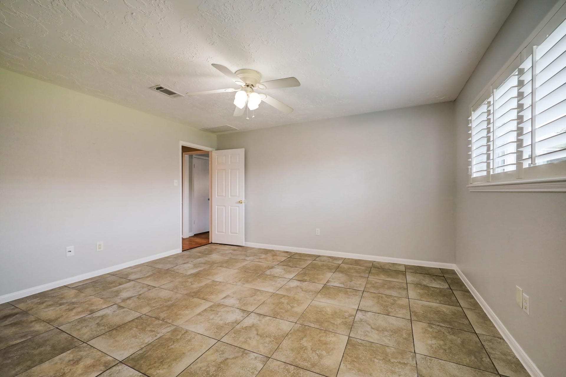 12126 Meadowhollow Drive, Stafford, TX 77477 12126 Meadowhollow Drive, Stafford, TX 77477
