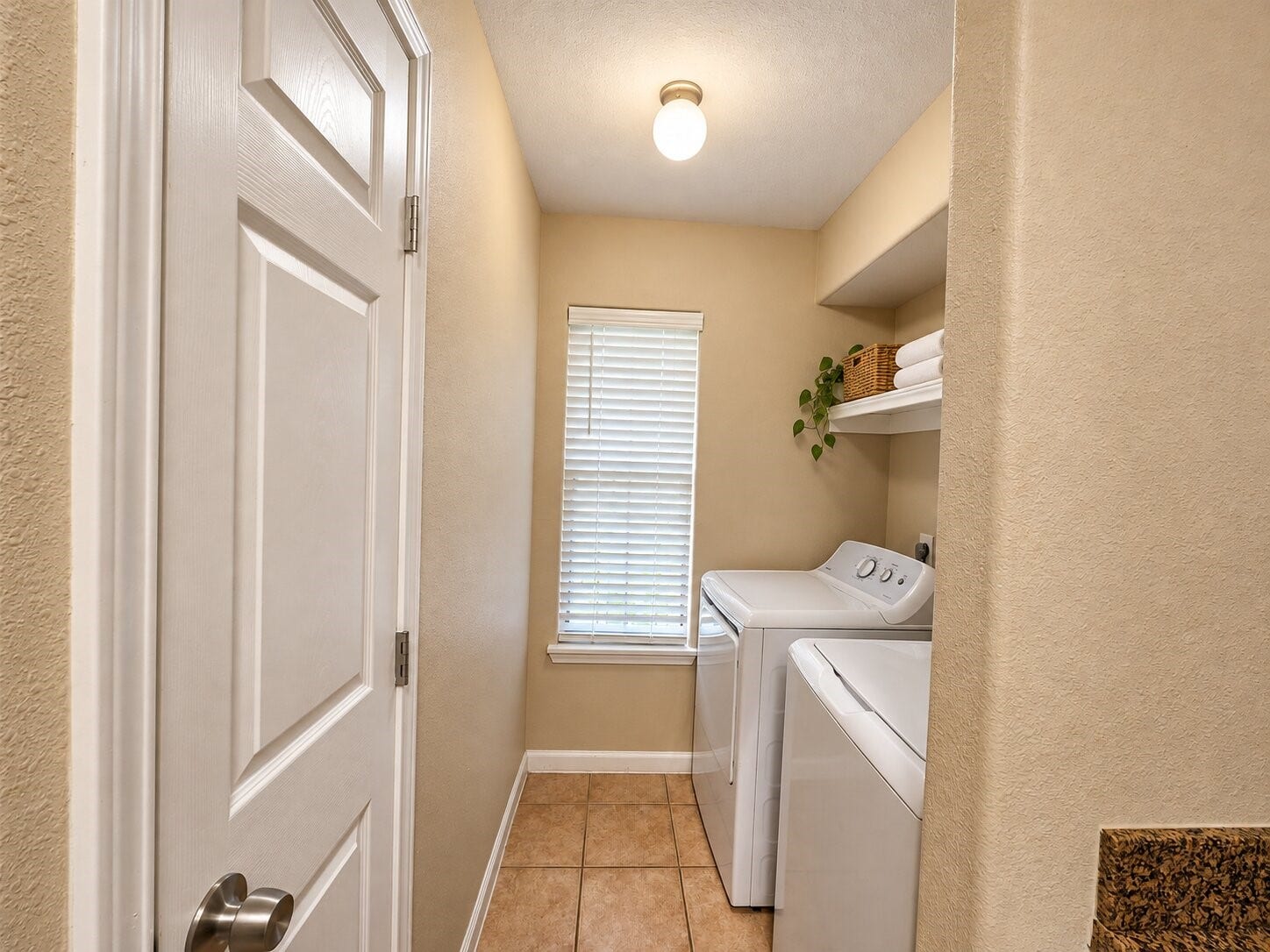 17401 Red Oak Drive, #100, Houston, TX 77090 *VIRTUALLY STAGED*