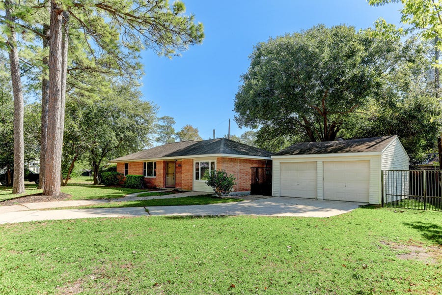 Property photo for 2015 Ebony Lane, Houston, TX