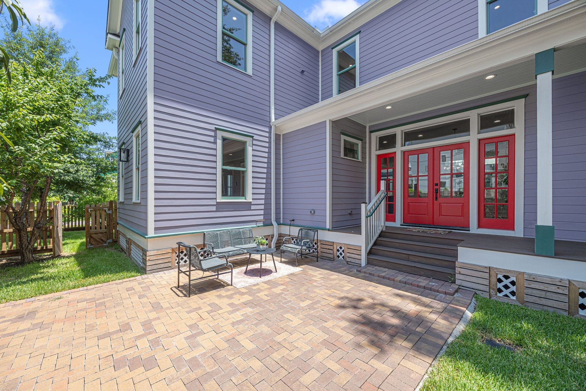 1521 Ovid Street, Houston, TX 77007 The outdoor space is entertaining ready!