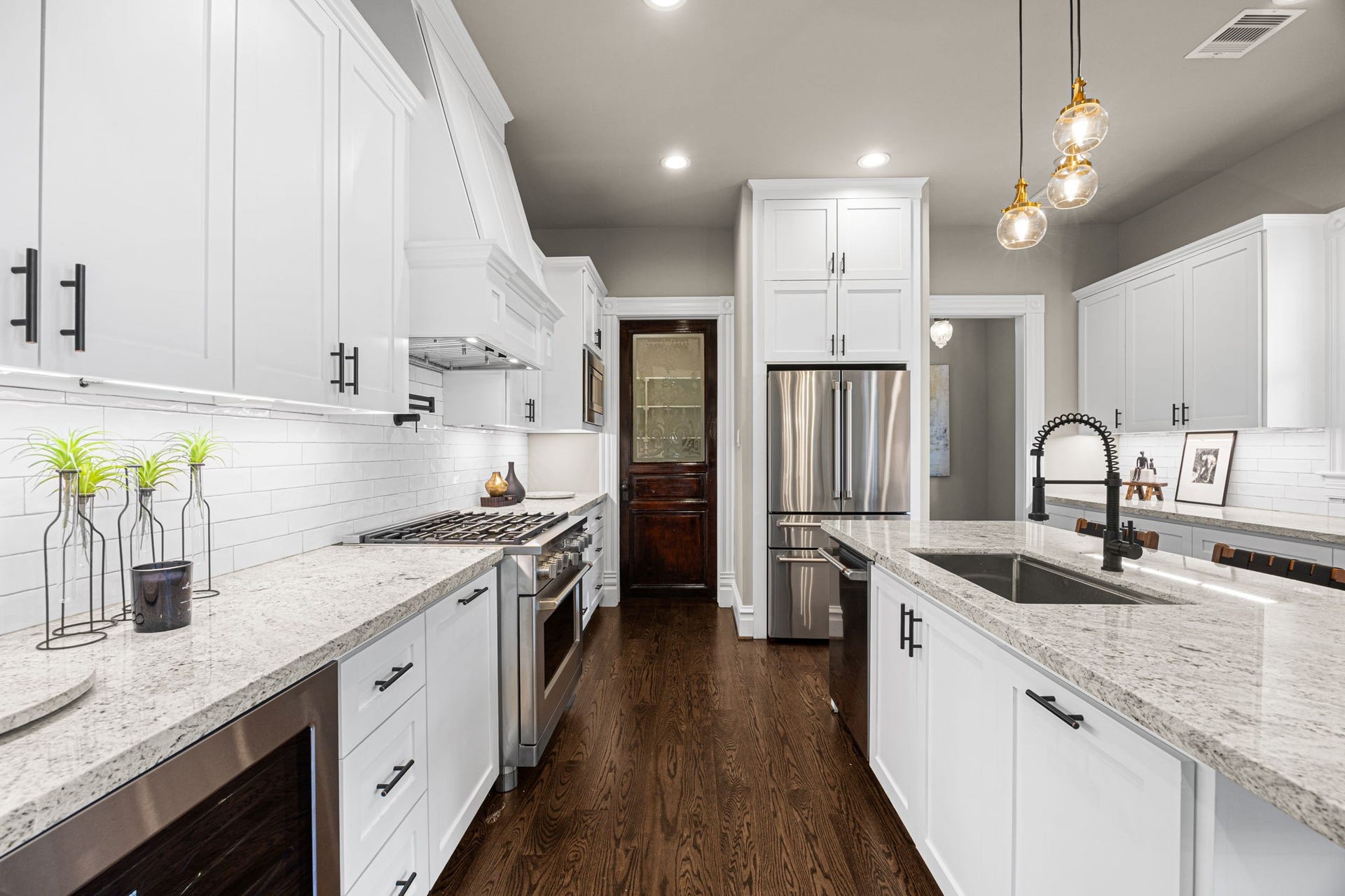 1521 Ovid Street, Houston, TX 77007 You will love the reclaimed historic wood door that leads to the walk-in pantry!
