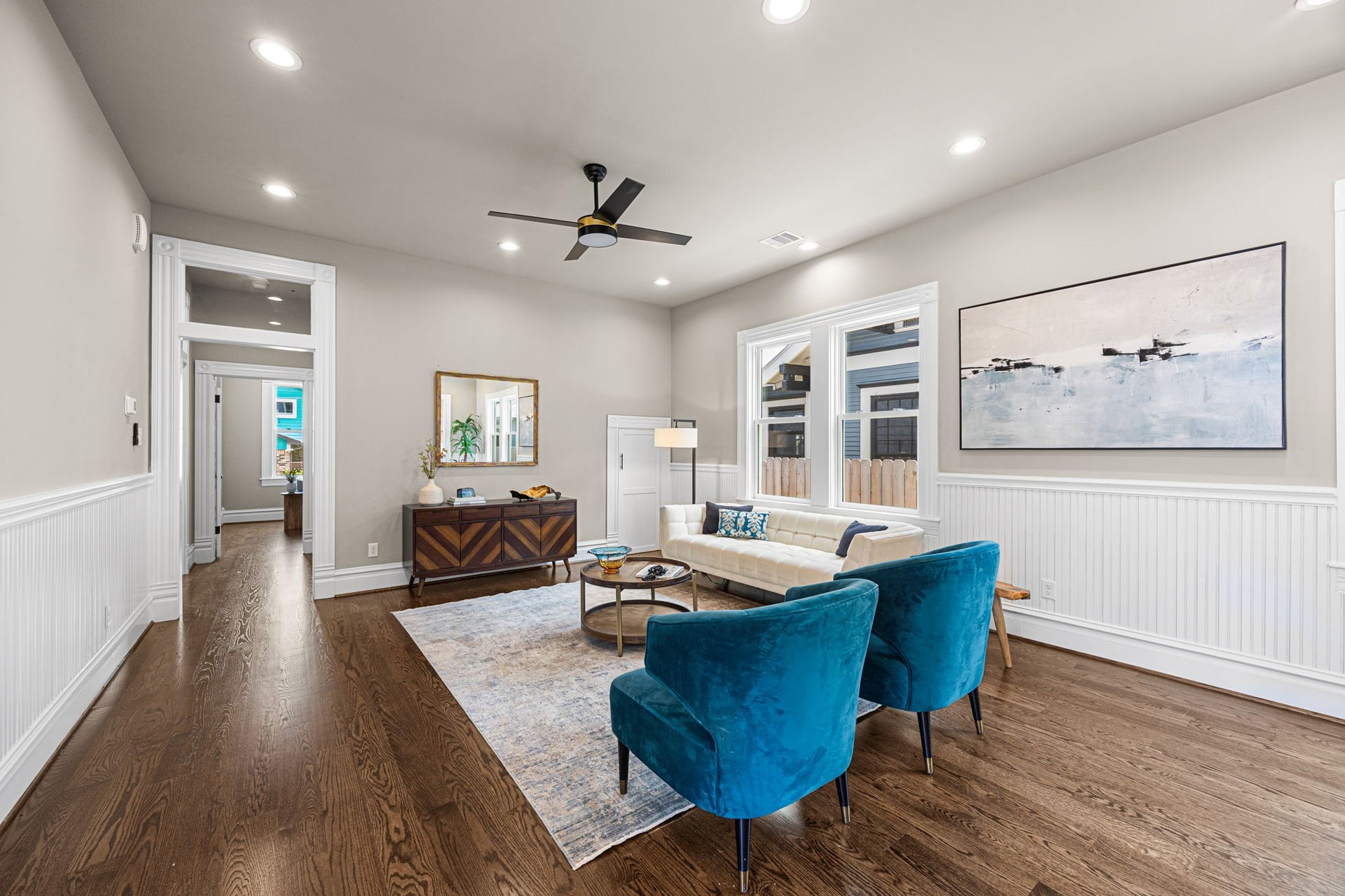 1521 Ovid Street, Houston, TX 77007 The 1st floor living anchors this space and welcomes guests from the entry foyer.