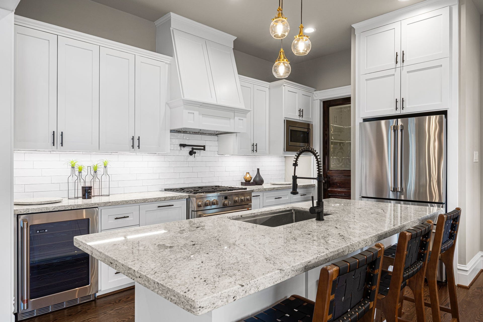 1521 Ovid Street, Houston, TX 77007 The chef in the family will enjoy the abundant amount of countertop space, stainless steel appliances with commercial grade stove, beverage fridge...and more.