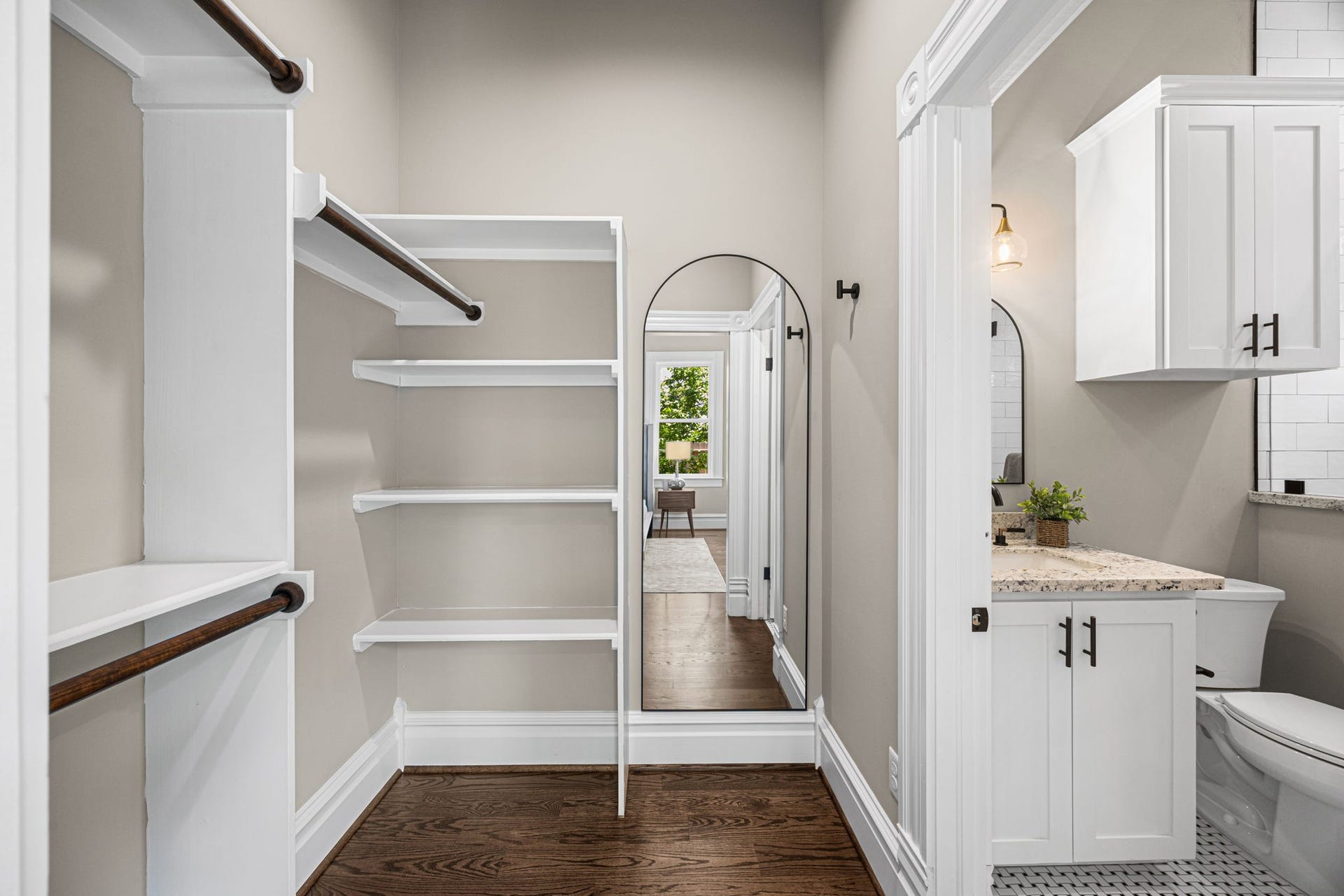 1521 Ovid Street, Houston, TX 77007 What an efficient design. This is the walk-in closet and en-suite bathroom to the 1st floor bedroom.