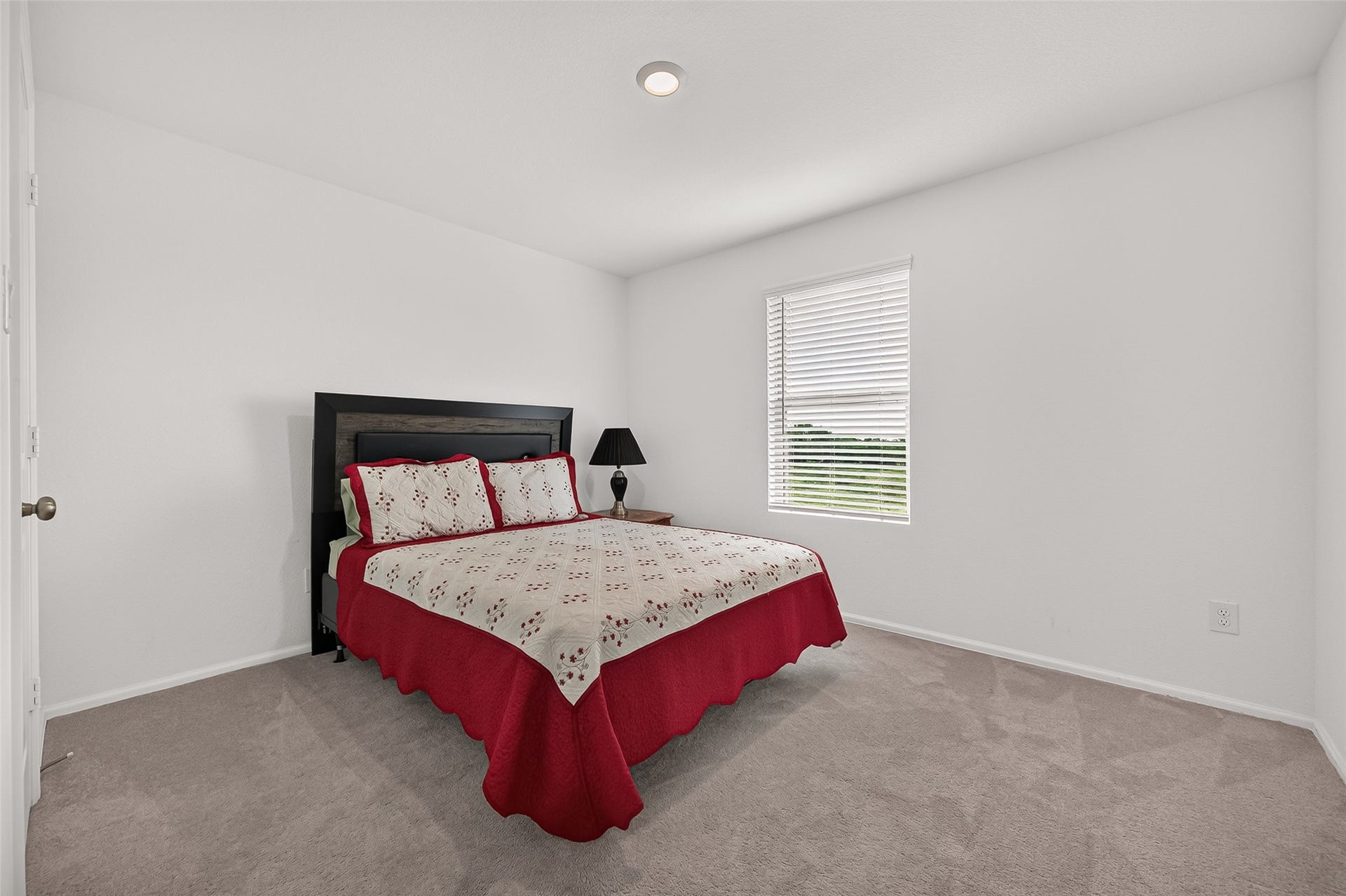 134 Austin Road, Angleton, TX 77515 Upstairs bedroom 2