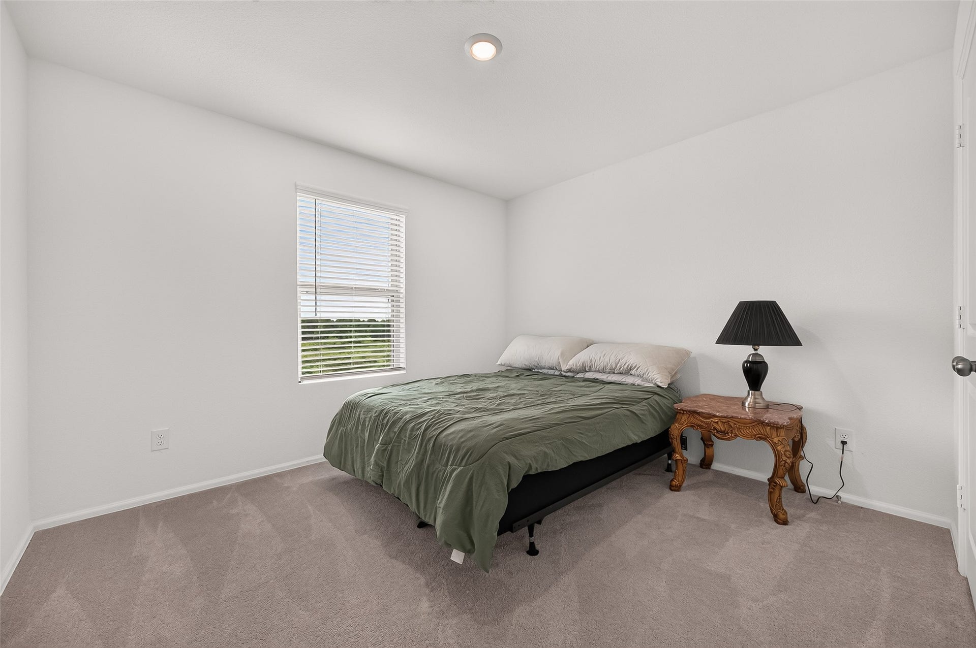 134 Austin Road, Angleton, TX 77515 Upstairs bedroom 3