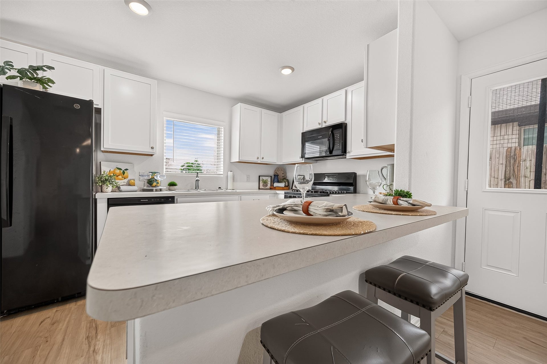 134 Austin Road, Angleton, TX 77515 Open concept kitchen