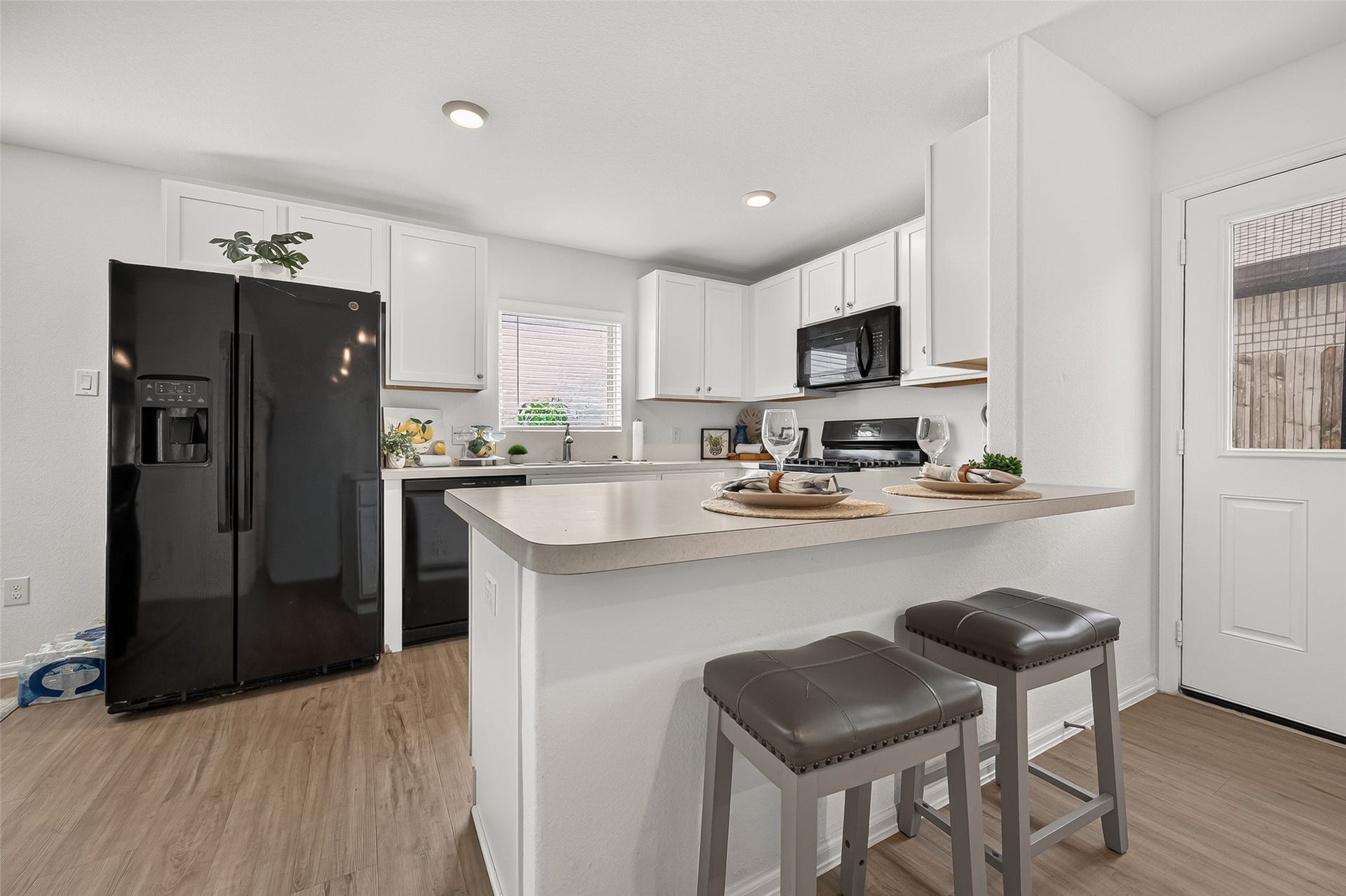134 Austin Road, Angleton, TX 77515 Breakfast bar view