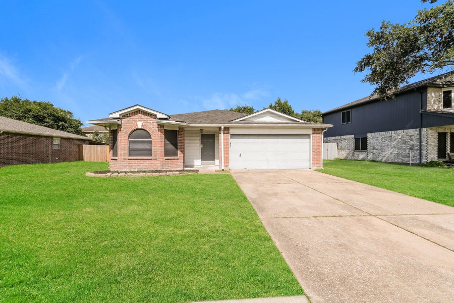 Property photo for 18034 Lago Forest Drive, Humble, TX