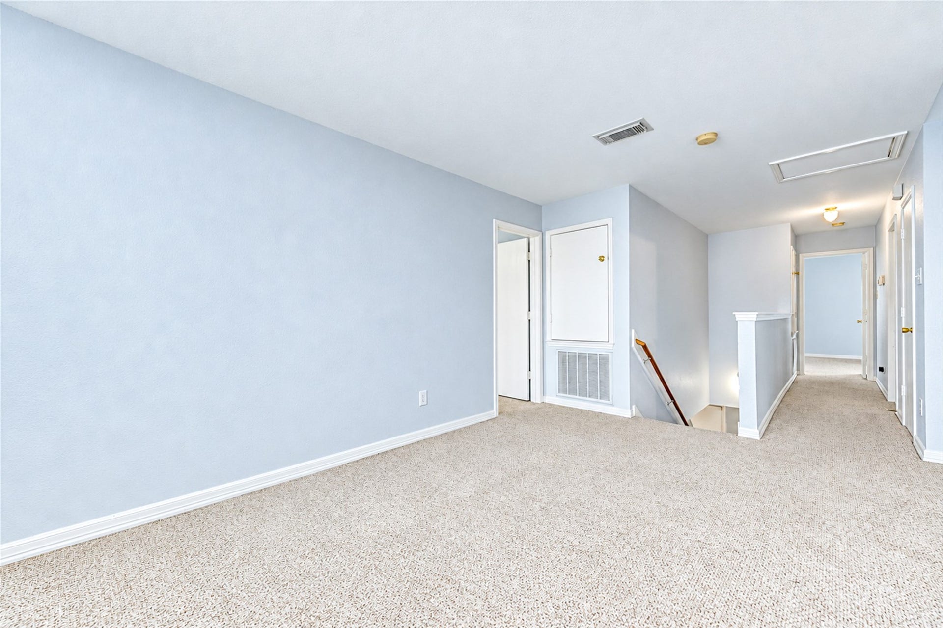 20910 Trenton Valley Lane, Katy, TX 77449 Spacious upstairs game room with soft carpet, abundant natural light, and plenty of room for entertaining, relaxing, or play.