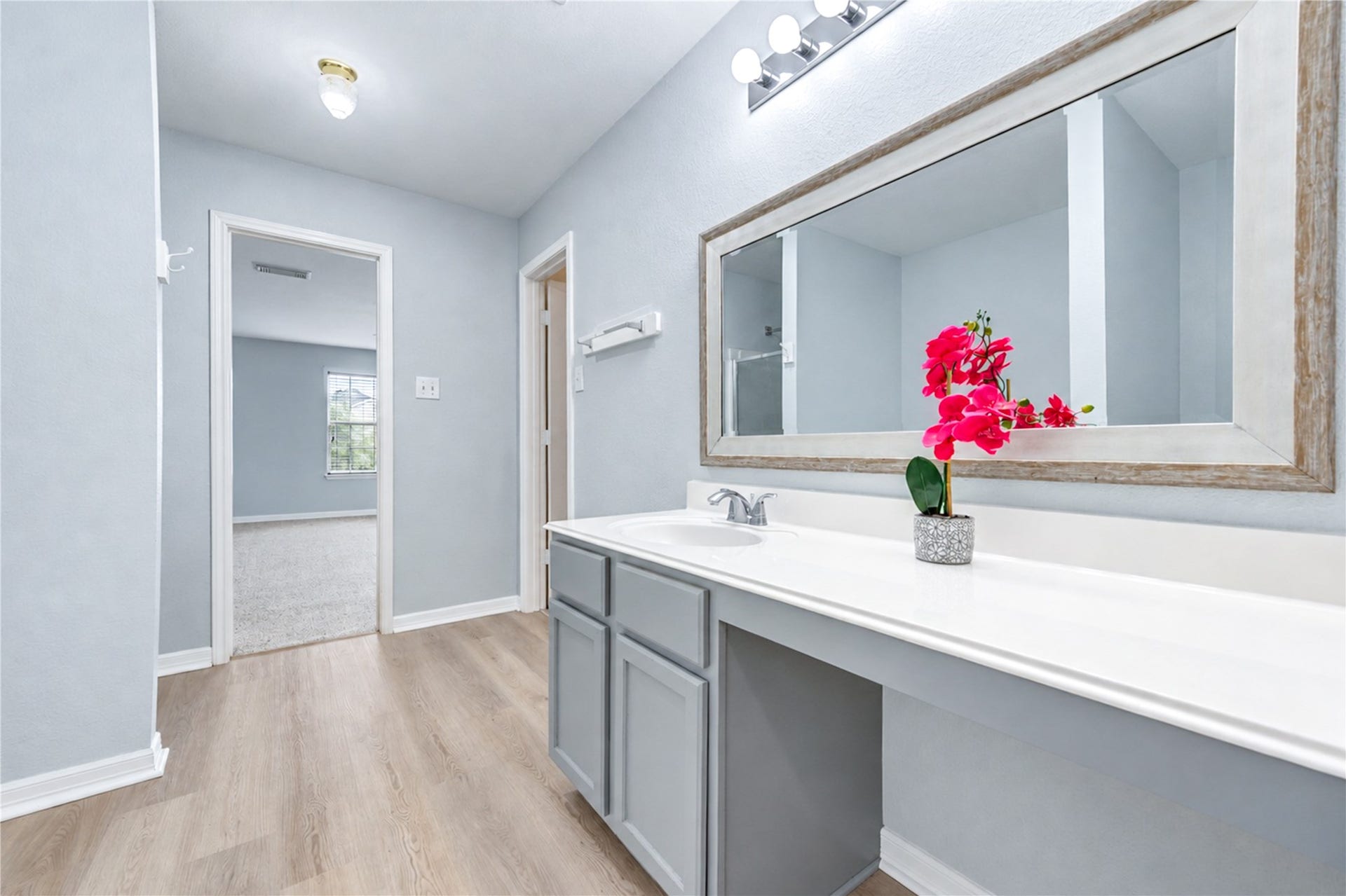 20910 Trenton Valley Lane, Katy, TX 77449 Generous primary bath, expansive counter space, and a large mirror creating a bright, functional space.
