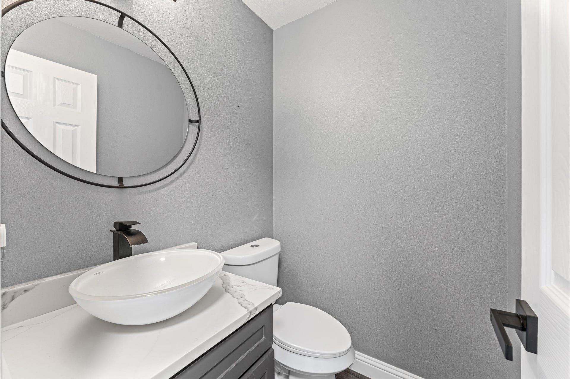 1118 Cheyenne Meadows Drive, Katy, TX 77450 The first-floor half bath is conveniently located off the foyer.