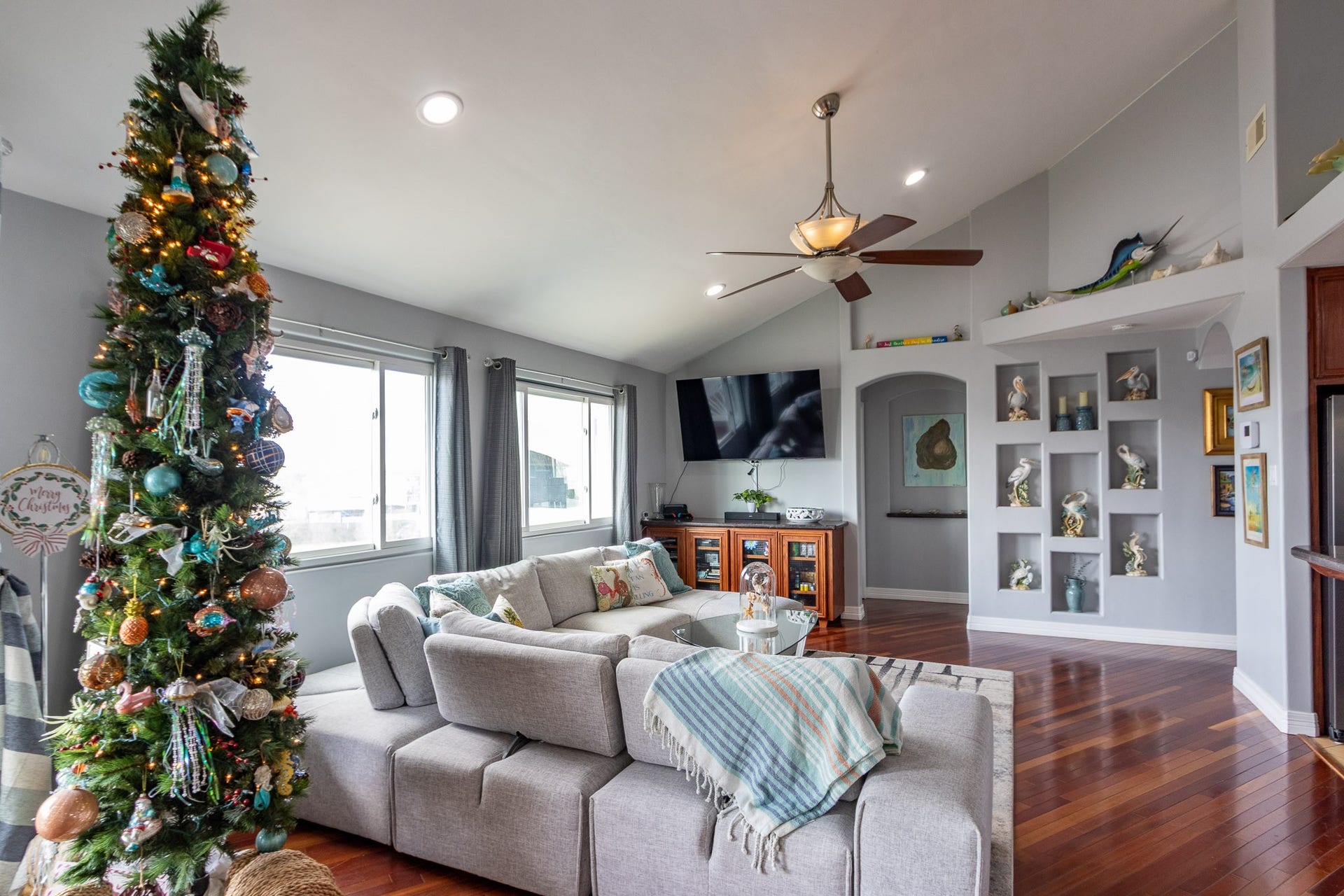 2414 Avenue P, San Leon, TX 77539 Spacious living room, bay view from the big picture windows Brazilian Hardwood Cherry floors