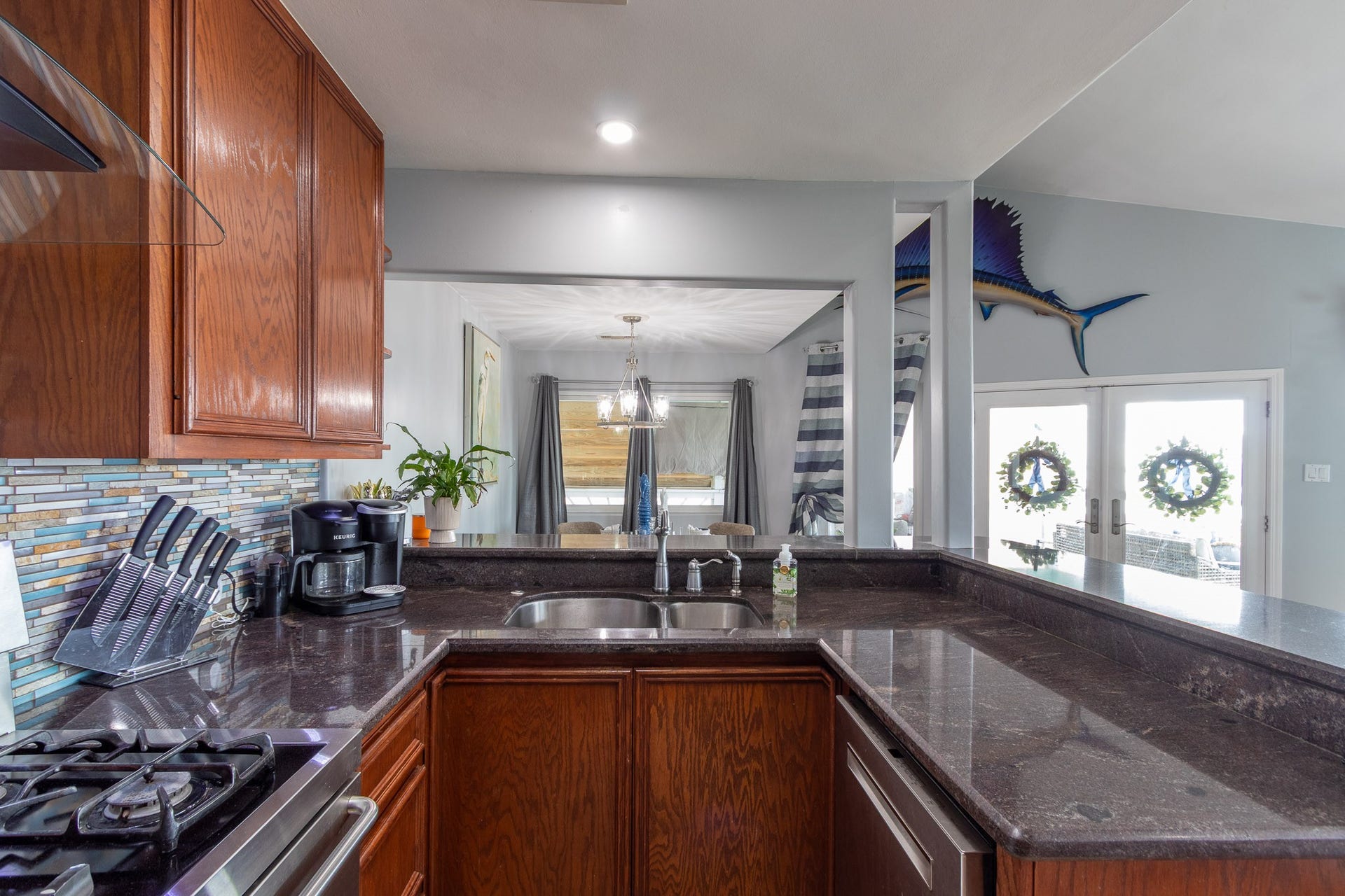 2414 Avenue P, San Leon, TX 77539 Granite countertops