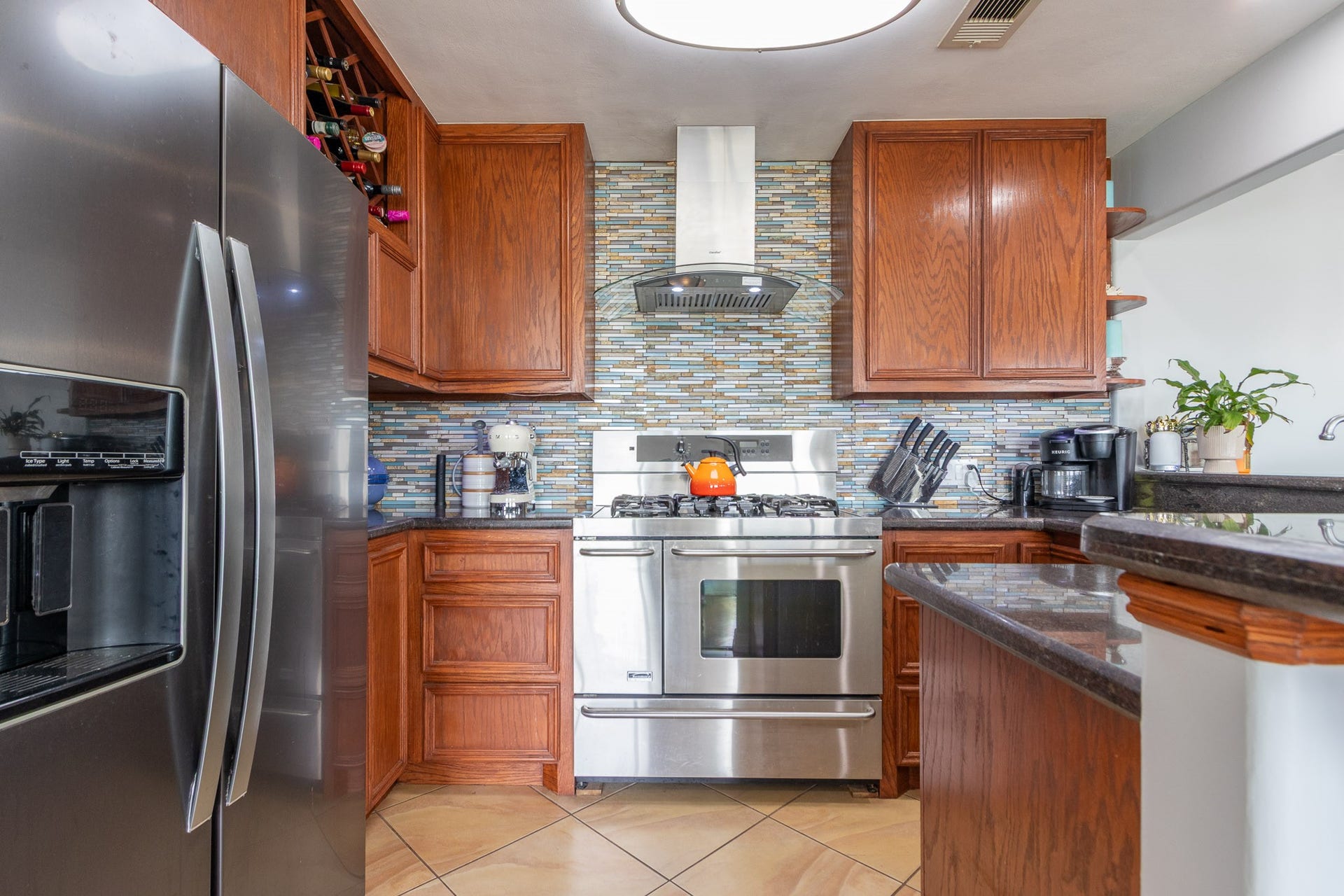 2414 Avenue P, San Leon, TX 77539 Custom cabinetry with pull out shelving, SS appliances