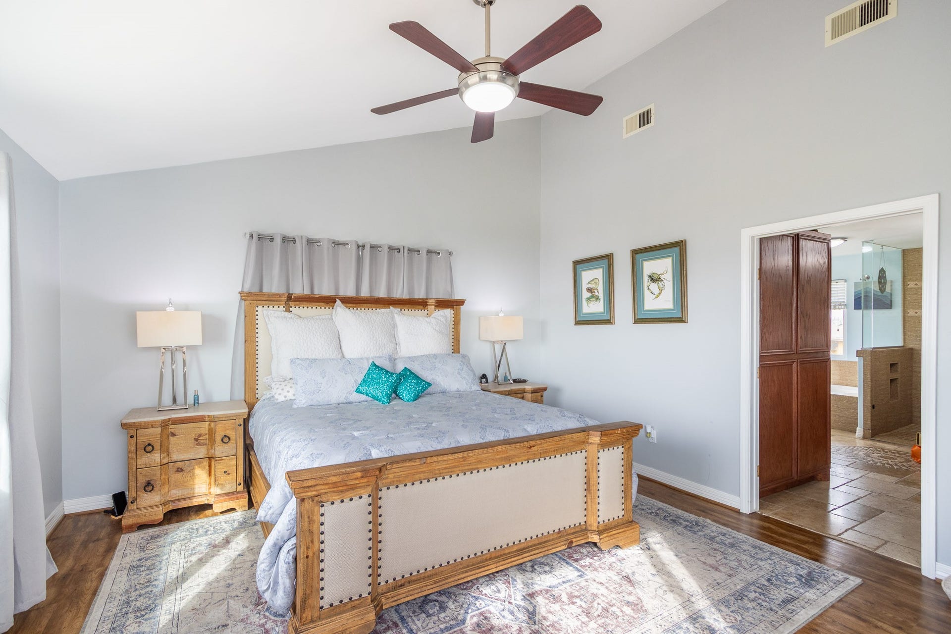 2414 Avenue P, San Leon, TX 77539 Primary bedroom with ensuite and walk in closet.
