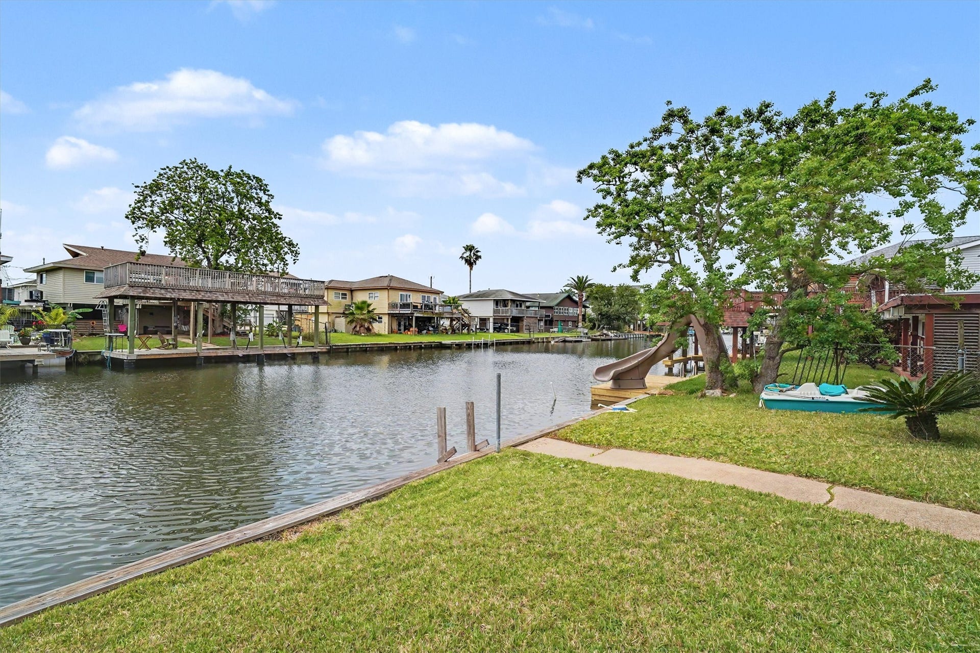 370 Ling Street, Bayou Vista, TX 77563 There's plenty of grassy yard and yes, there's no dock or boathouse. The home is priced so buyers have money left in their budget to add these items if wanted