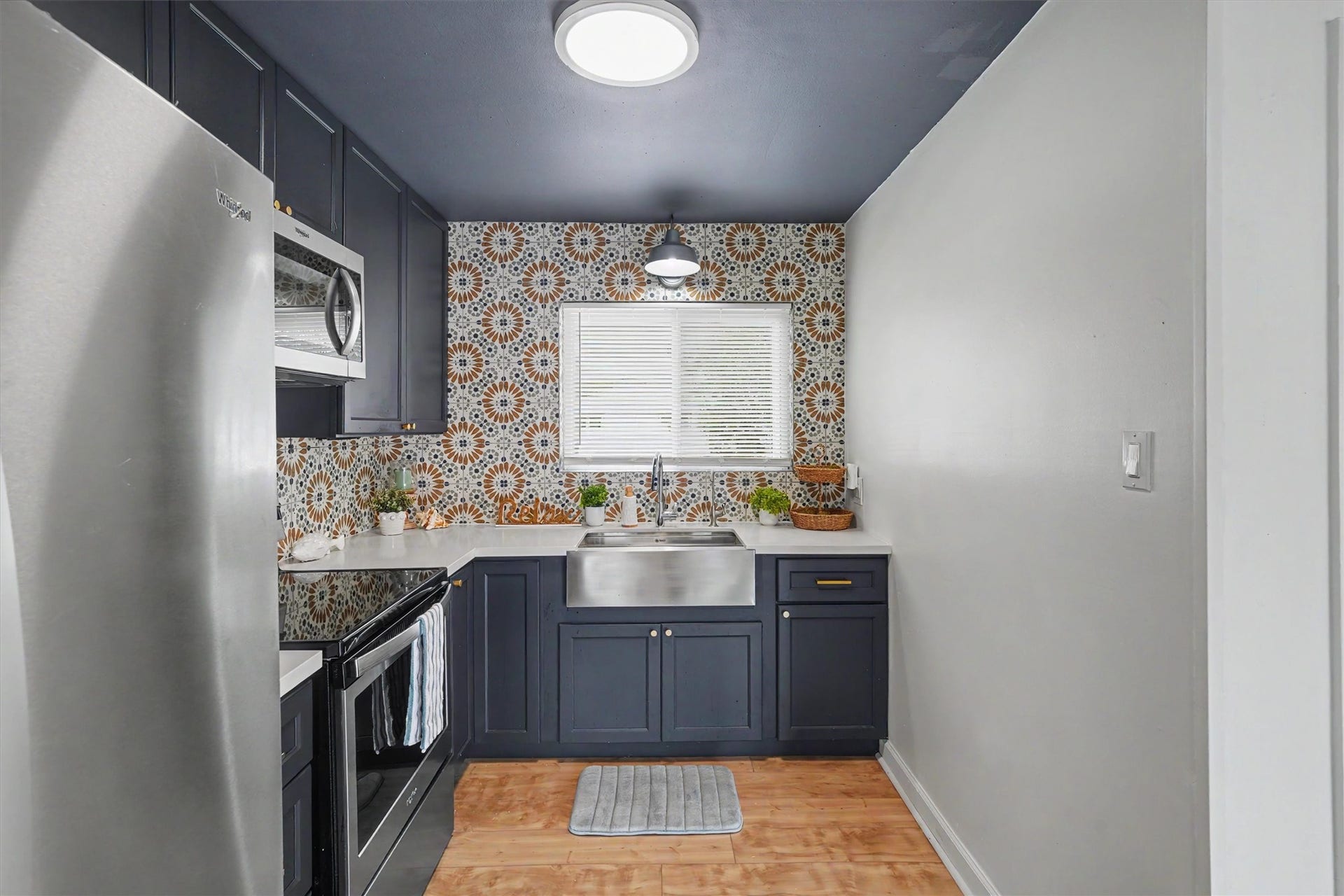 370 Ling Street, Bayou Vista, TX 77563 Kitchen is small but functional and provides everything needed to cook a delicious meal. The open concept allows the chef to visit with friends in the living area