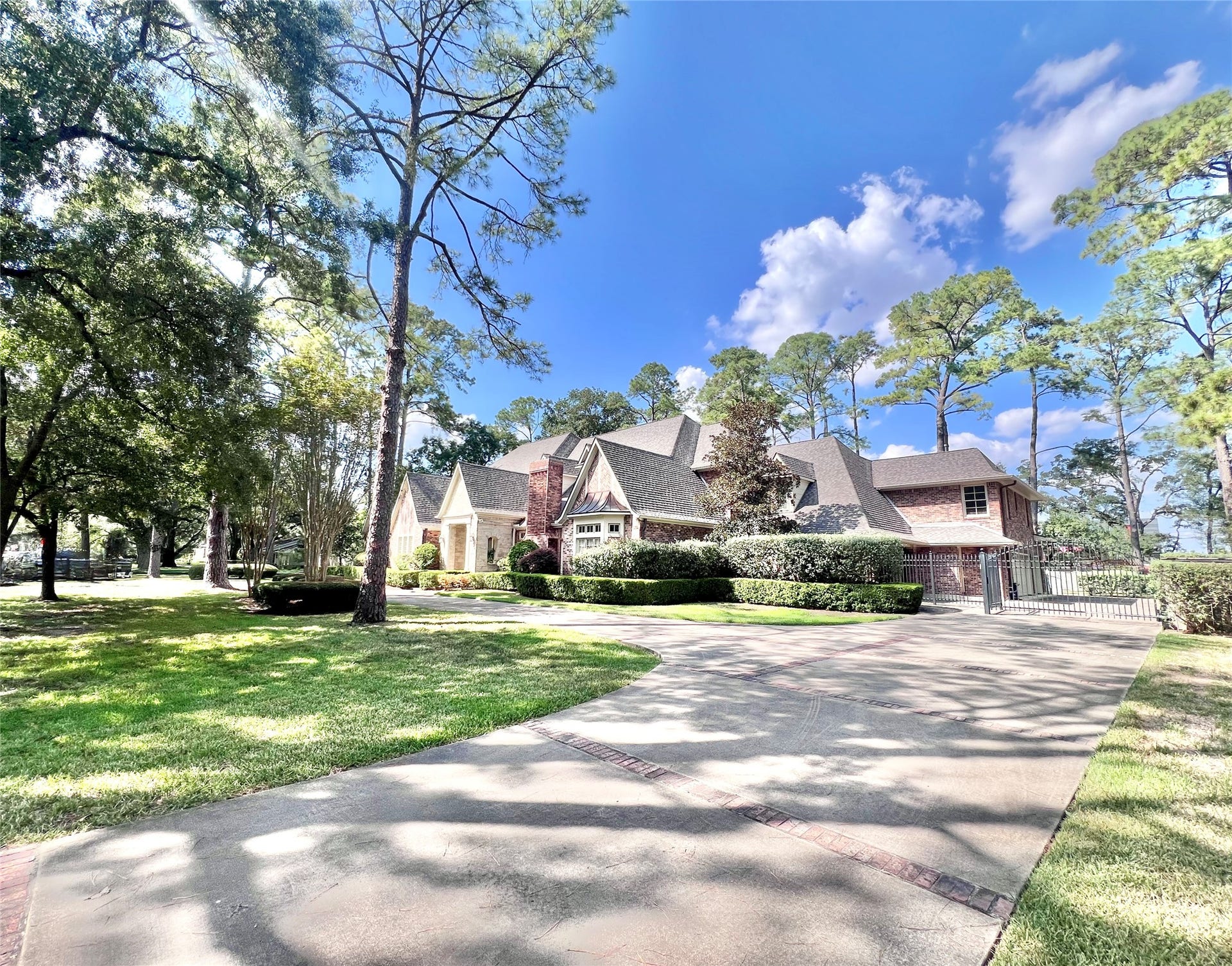 11530 N Lou Al Drive, Houston, TX 77024 11530 N Lou Al Drive, Houston, TX 77024