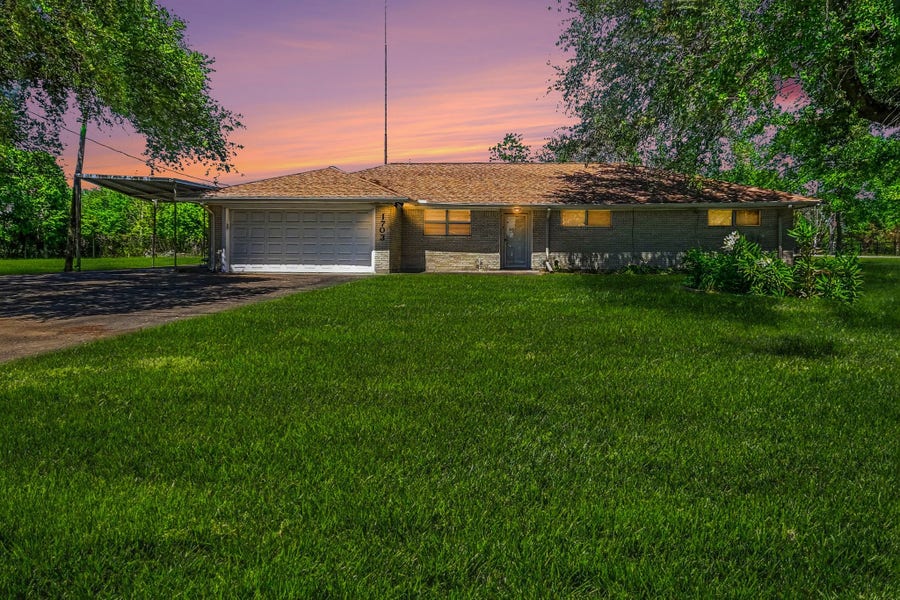 Property photo for 1703 Burnett Drive, Baytown, TX