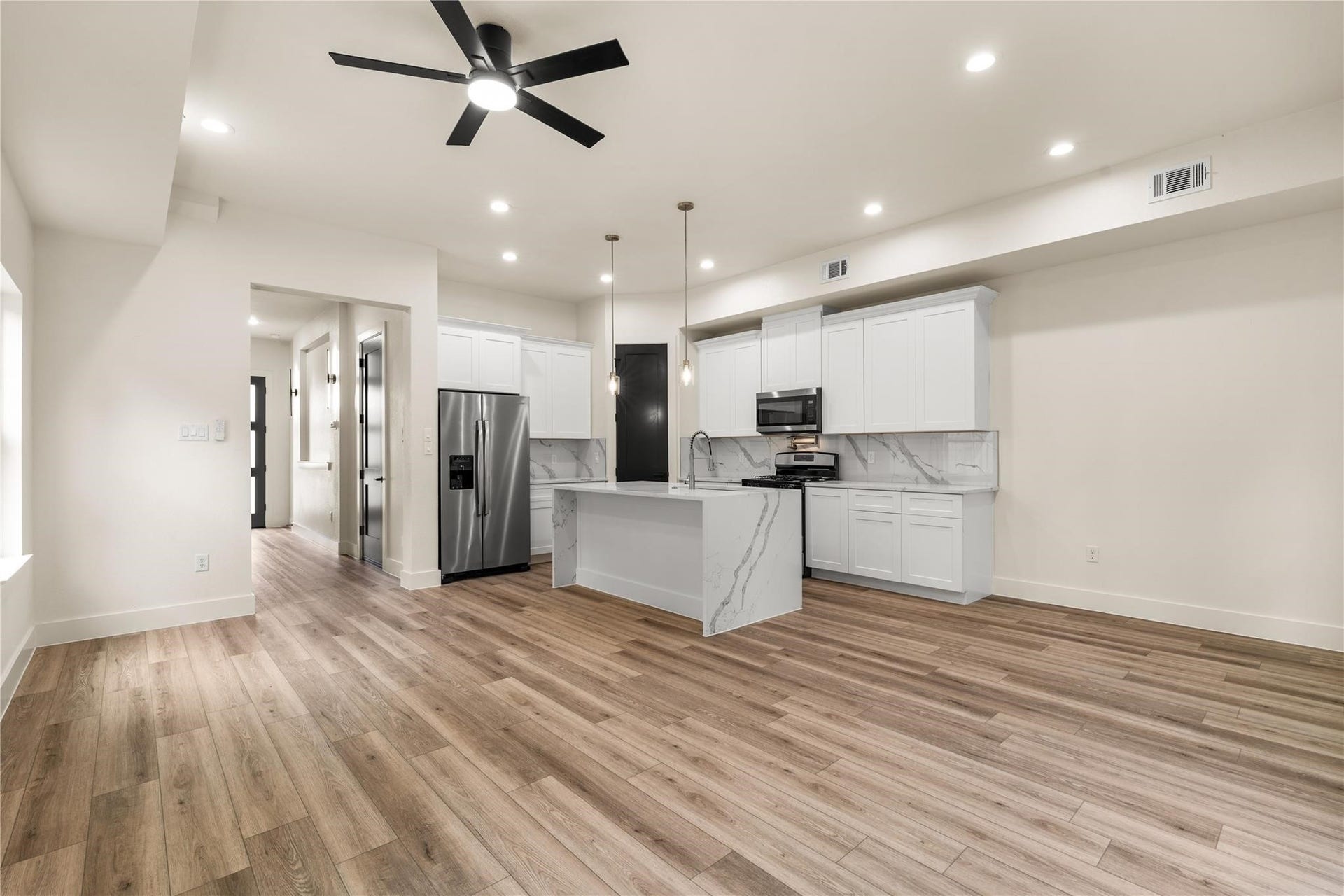 7901 Grandview Street, #B, Houston, TX 77051 7901 Grandview Street, #B, Houston, TX 77051