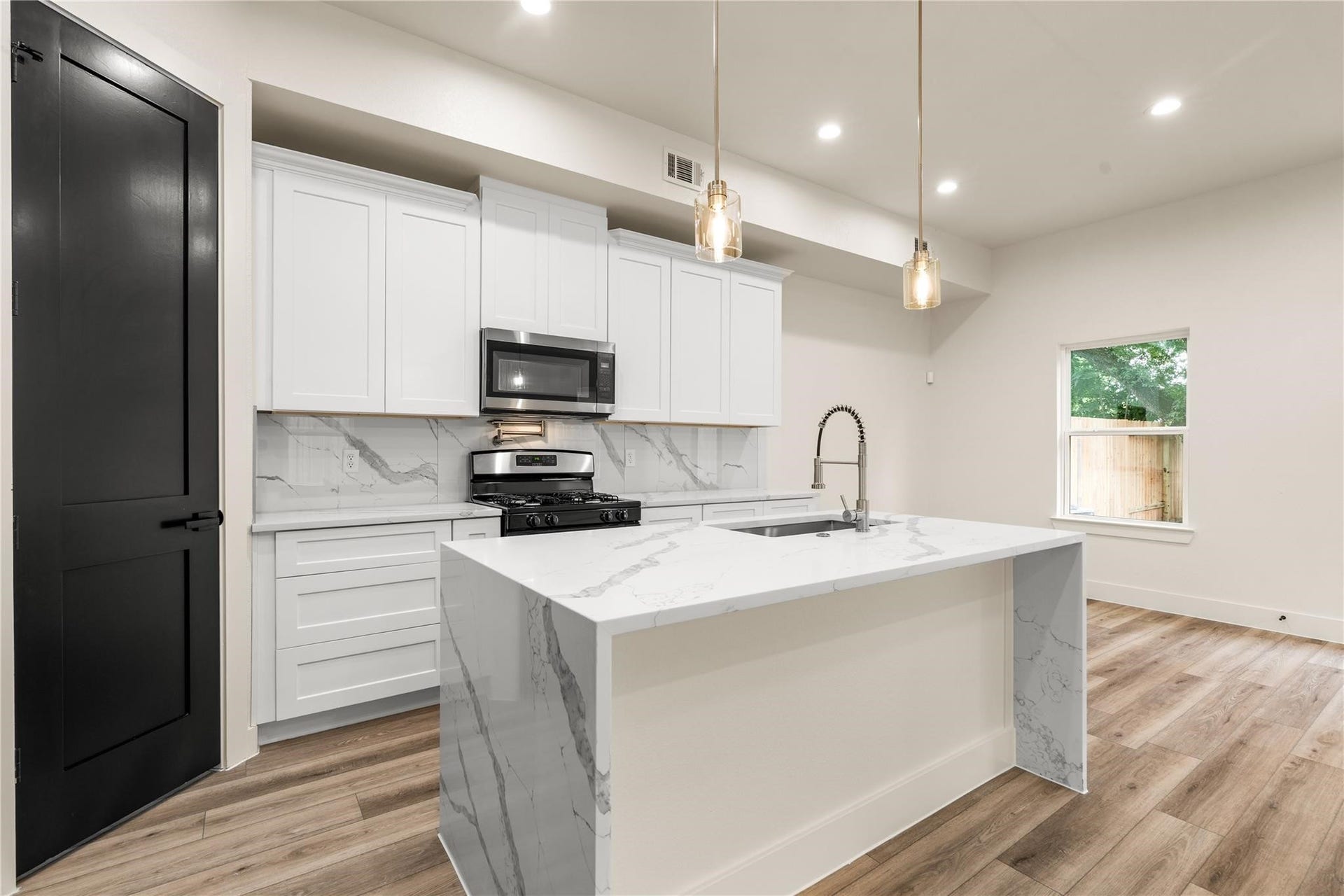 7901 Grandview Street, #B, Houston, TX 77051 7901 Grandview Street, #B, Houston, TX 77051