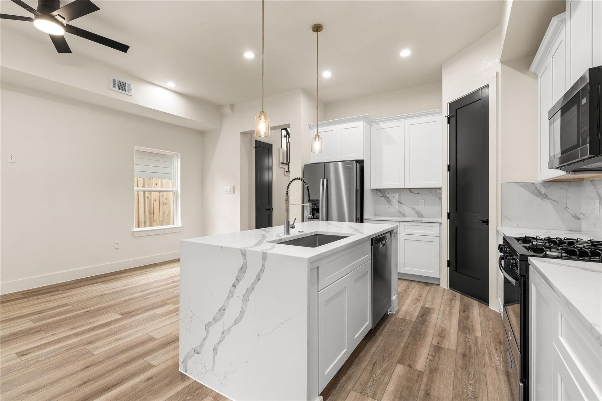 7901 Grandview Street, #B, Houston, TX 77051 7901 Grandview Street, #B, Houston, TX 77051