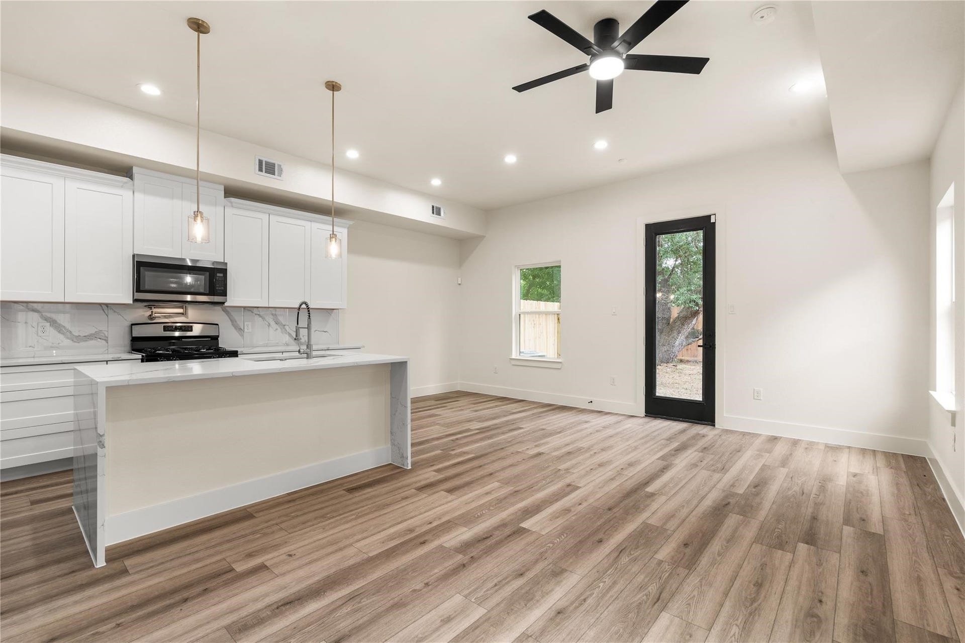 7901 Grandview Street, #B, Houston, TX 77051 7901 Grandview Street, #B, Houston, TX 77051