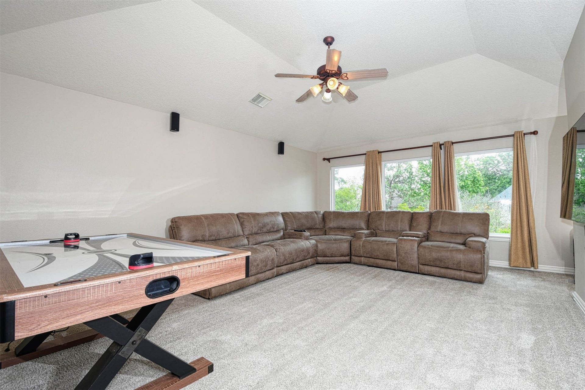 15 E Scribewood Circle, Montgomery, TX 77382 15 E Scribewood Circle, Montgomery, TX 77382