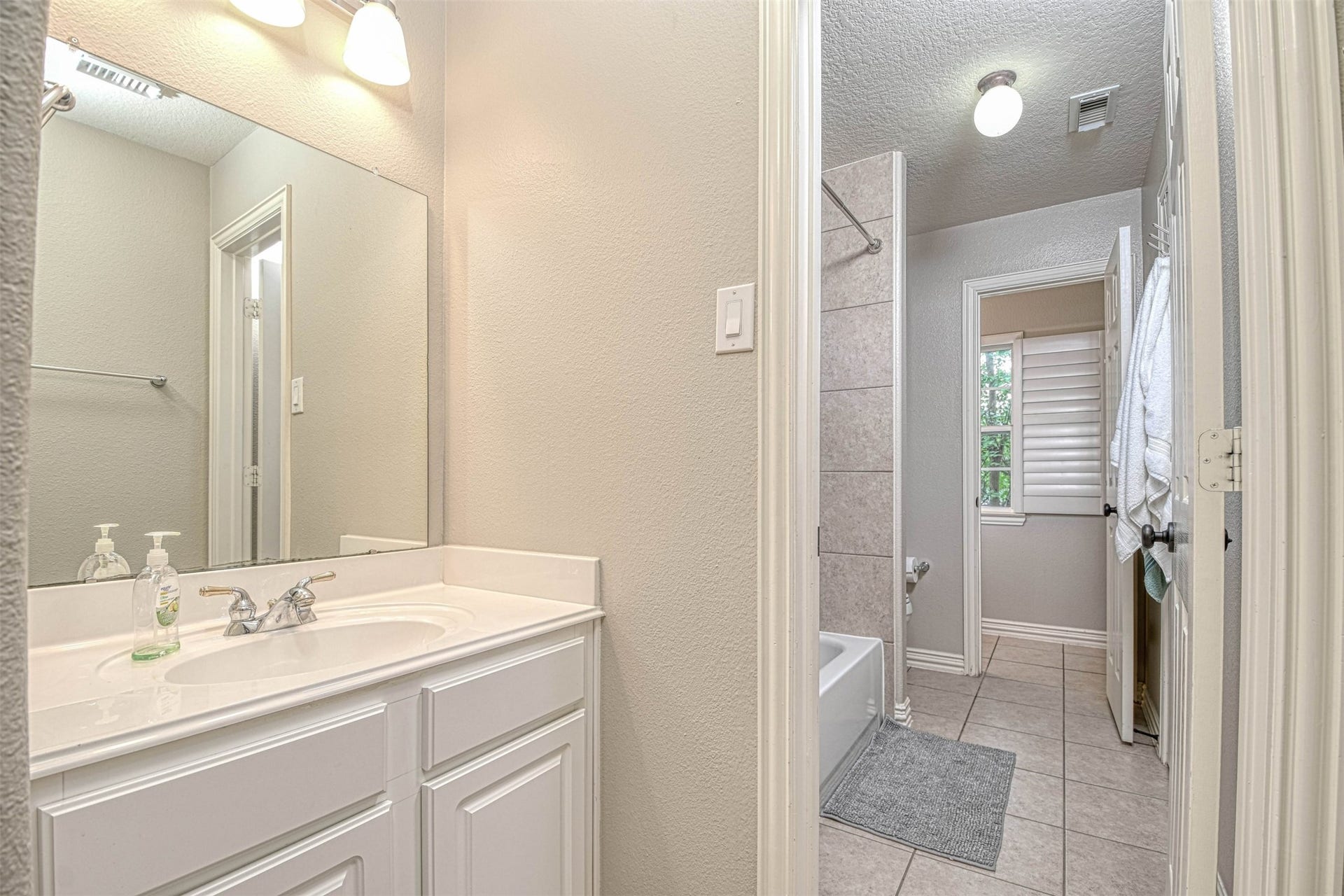 15 E Scribewood Circle, Montgomery, TX 77382 15 E Scribewood Circle, Montgomery, TX 77382