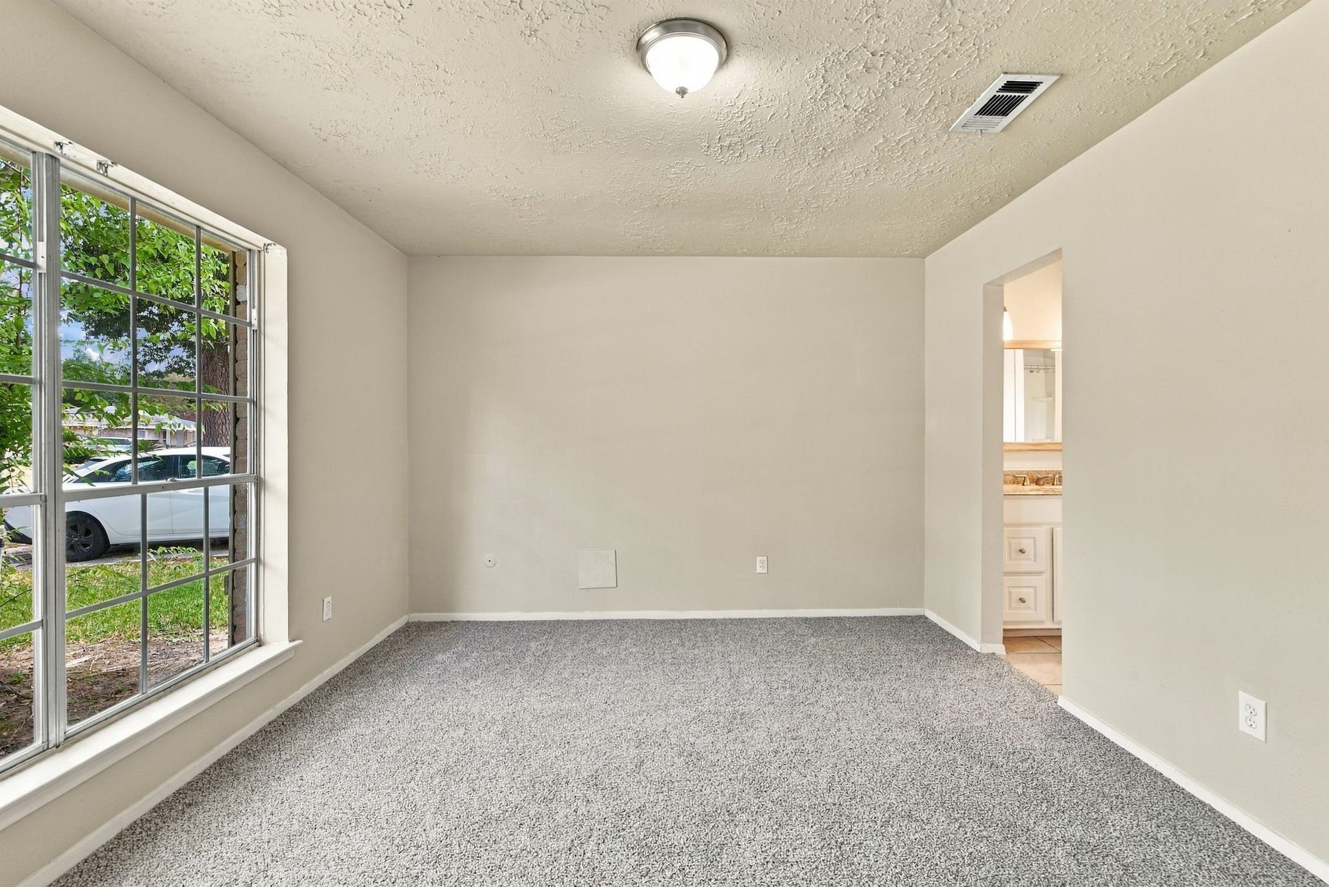 4426 Burkegate Drive, Spring, TX 77373 Primary room.