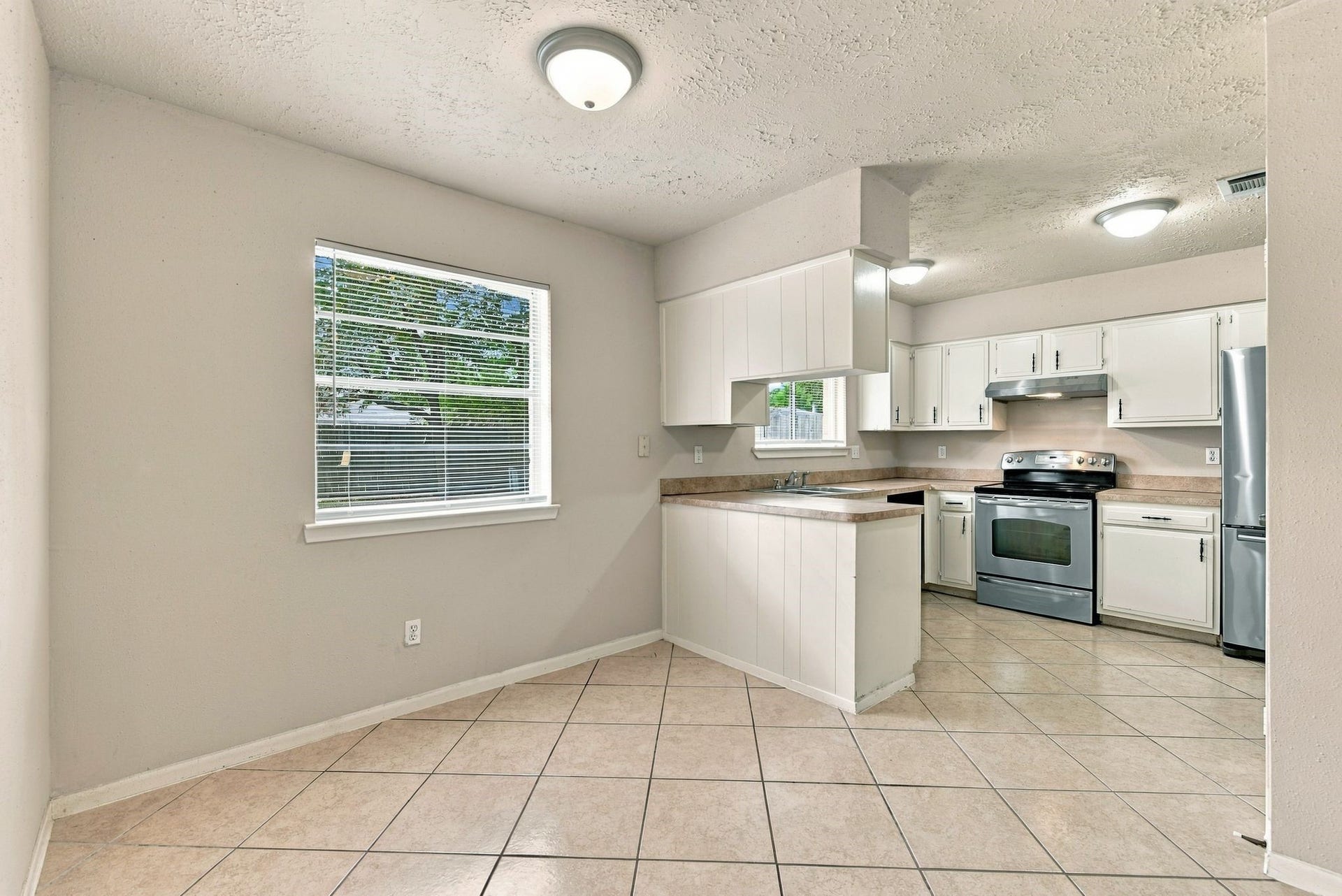 4426 Burkegate Drive, Spring, TX 77373 Breakfast area.