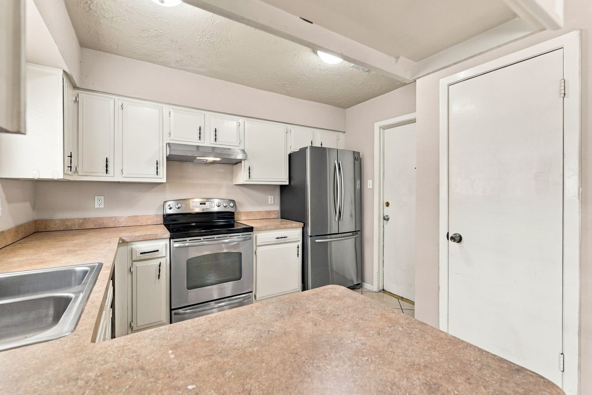 4426 Burkegate Drive, Spring, TX 77373 All new kitchen appliances.